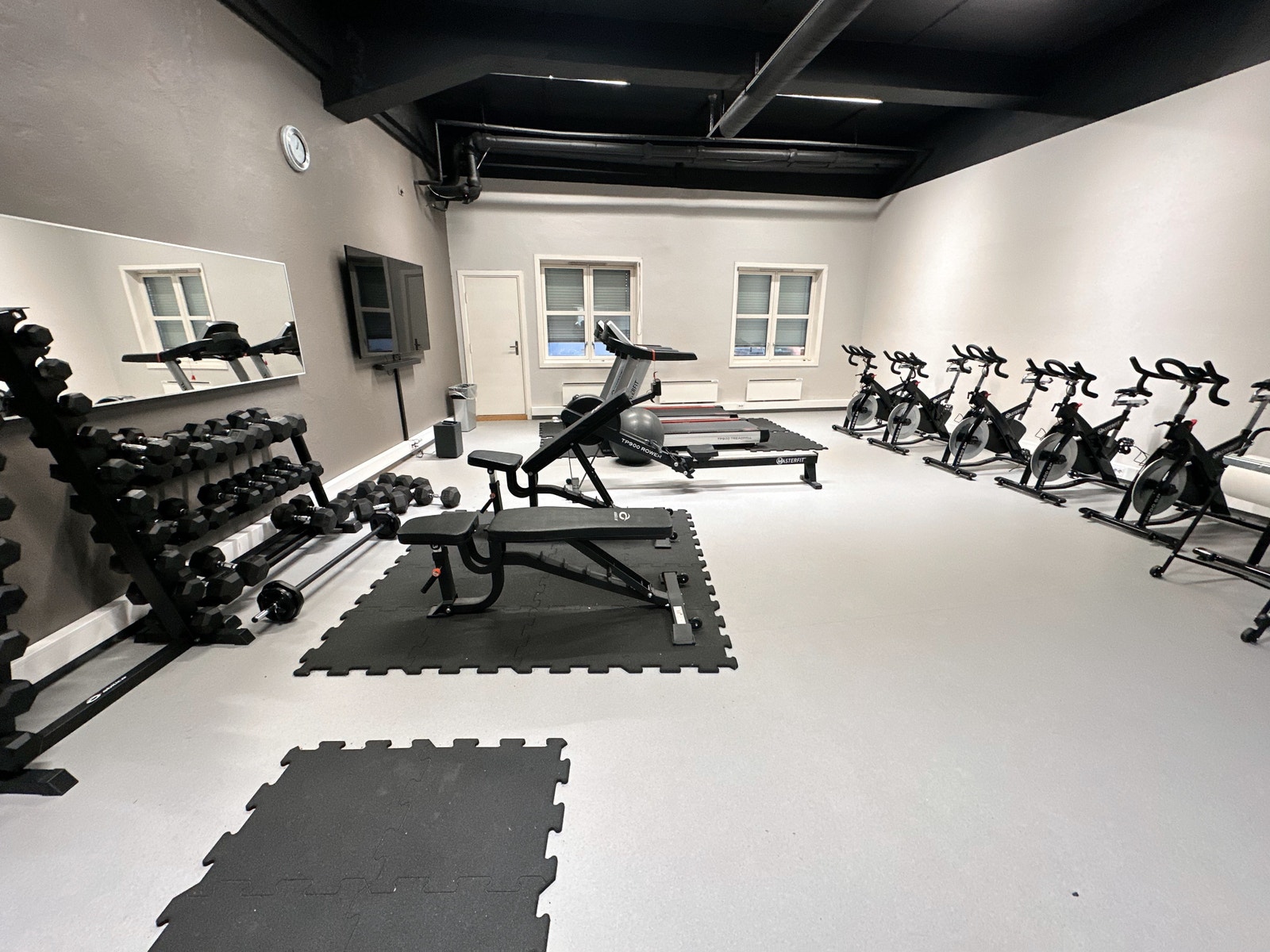 Moderne trimrom for ansatte Galleribilde