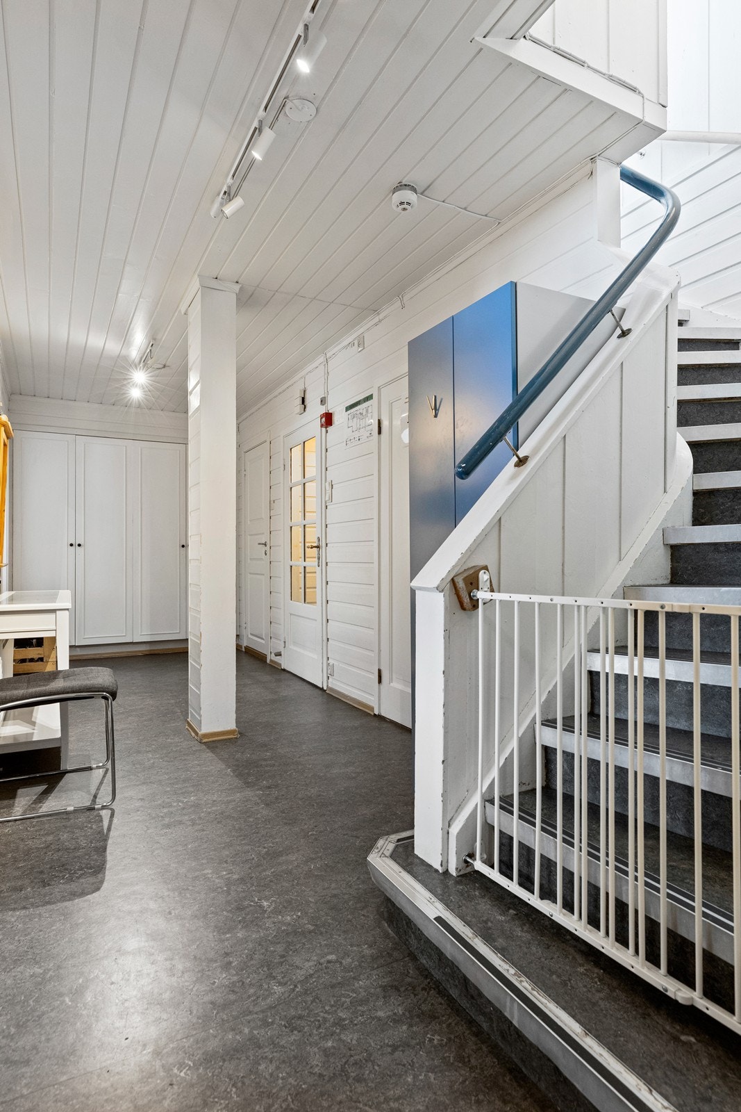 Hall og trapperom. Galleribilde