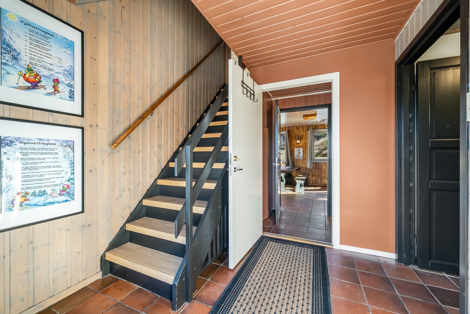 Entre/gang til leiligheten. Galleribilde