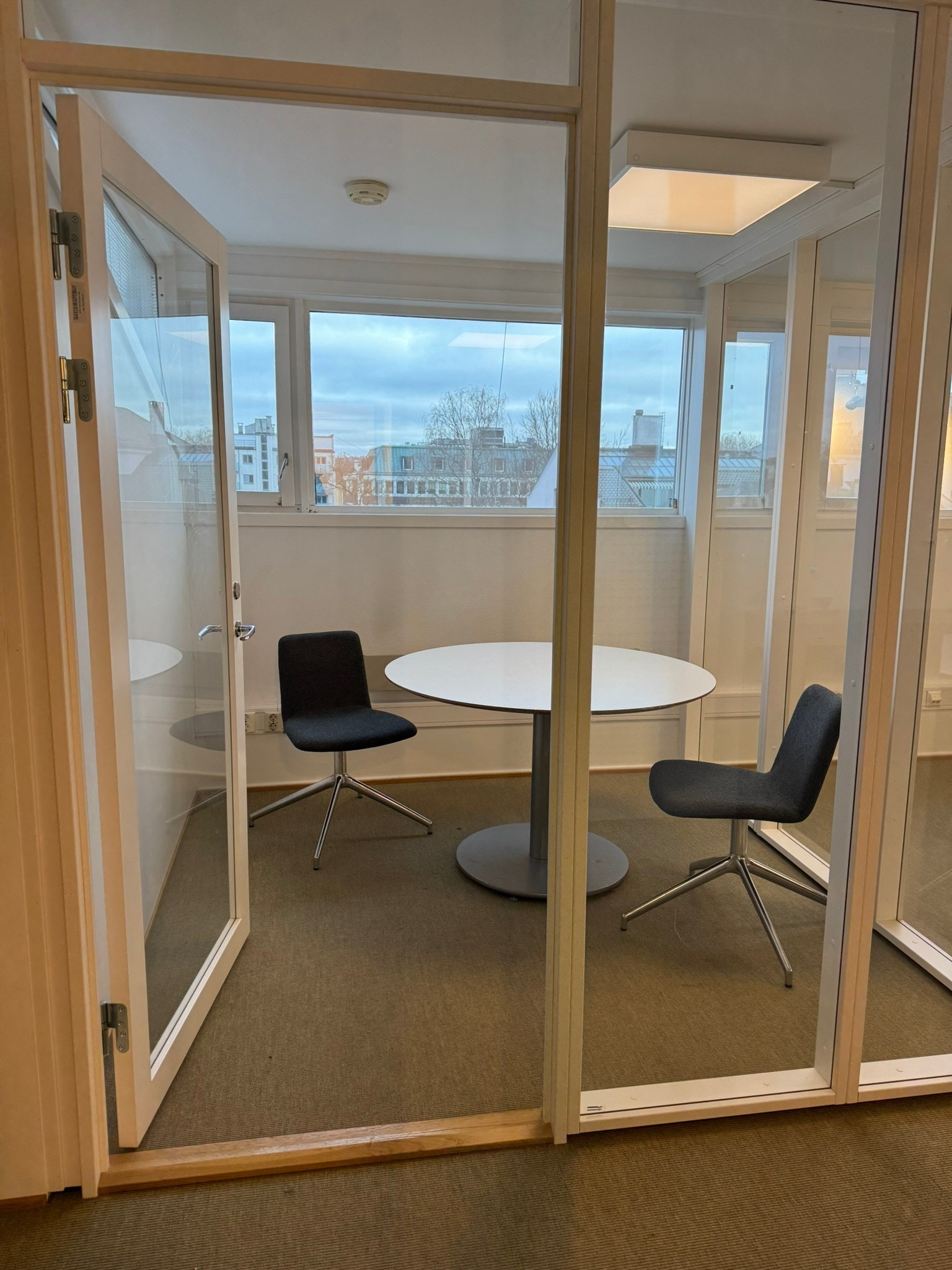 Kontor i hovedarealet. Galleribilde