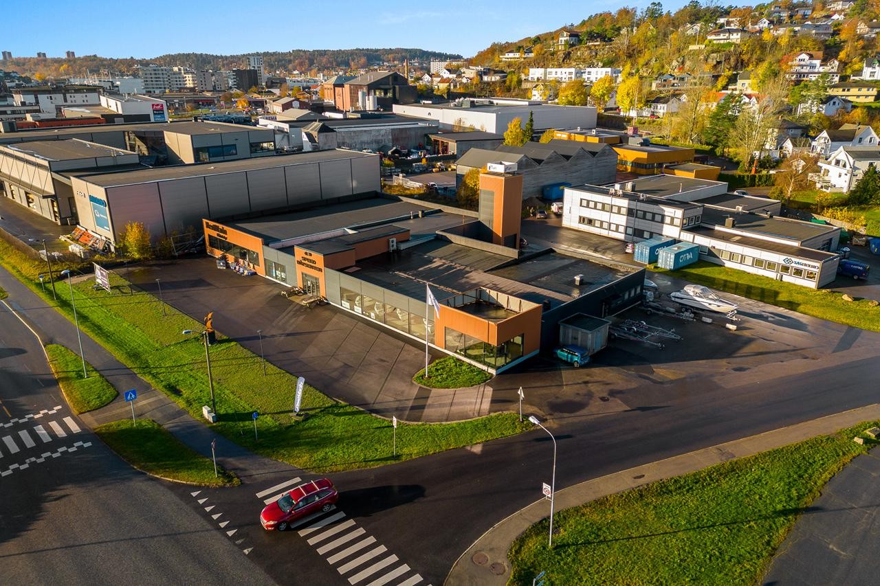 Utleid handelseiendom på lang kontrakt i første rekke Galleribilde