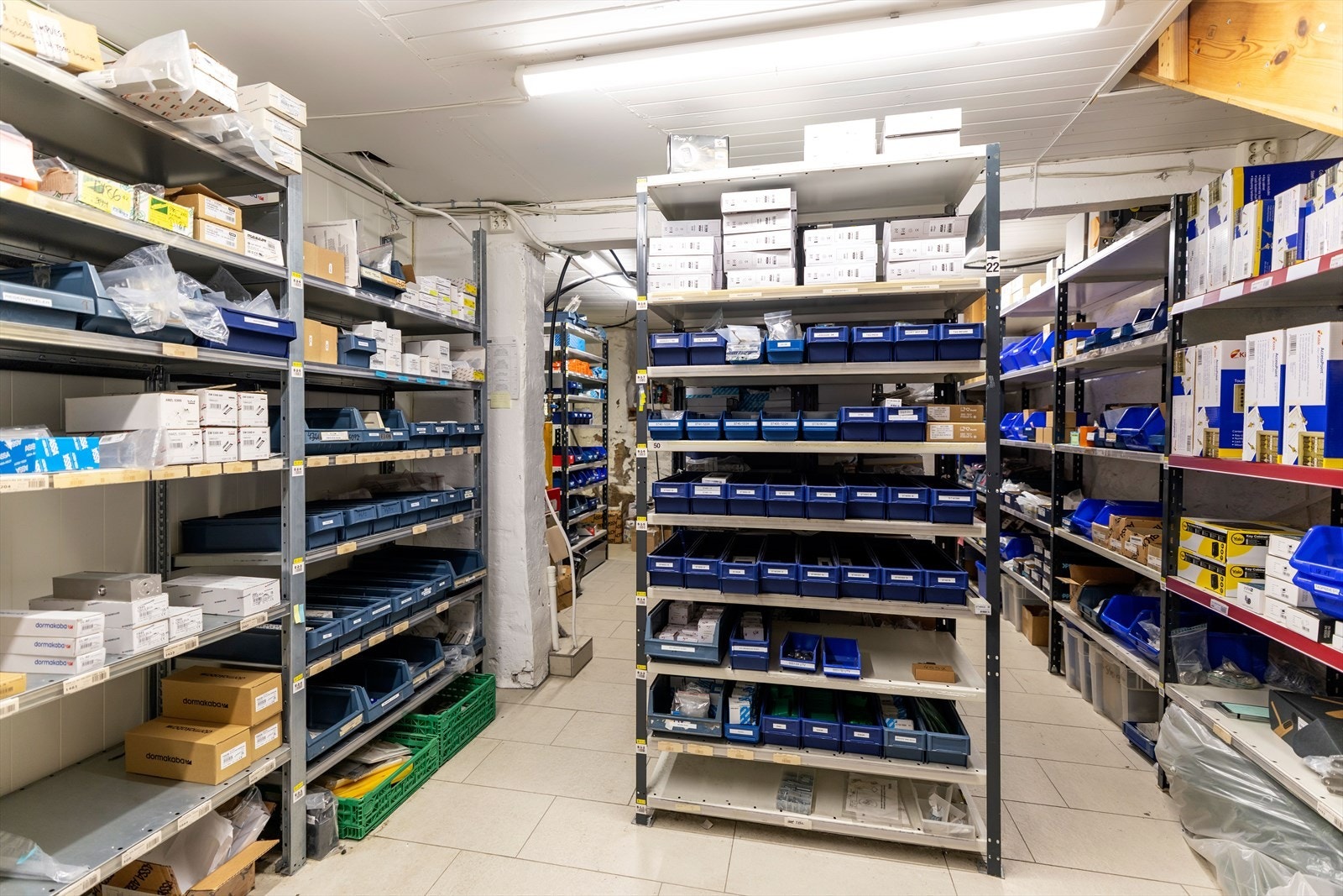 Lager kjeller Galleribilde