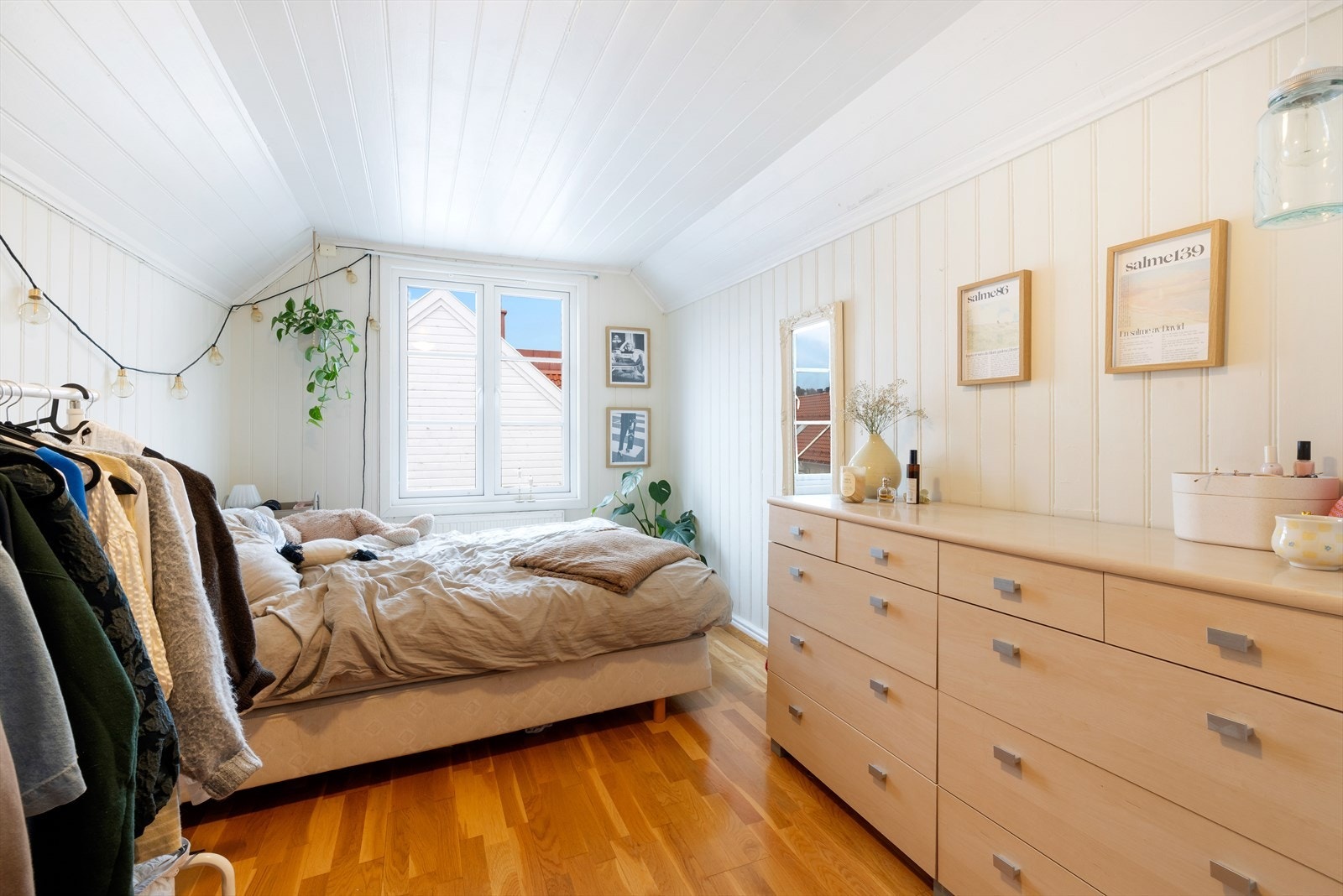 Rom på loft Galleribilde