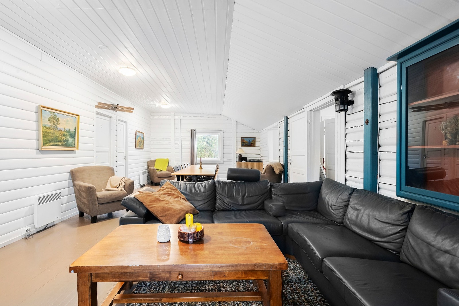 God plass til flere sittegrupper Galleribilde