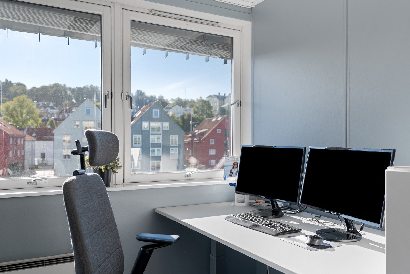 Kontor på ca. 11 kvm med utsikt mot Nidelva. Galleribilde