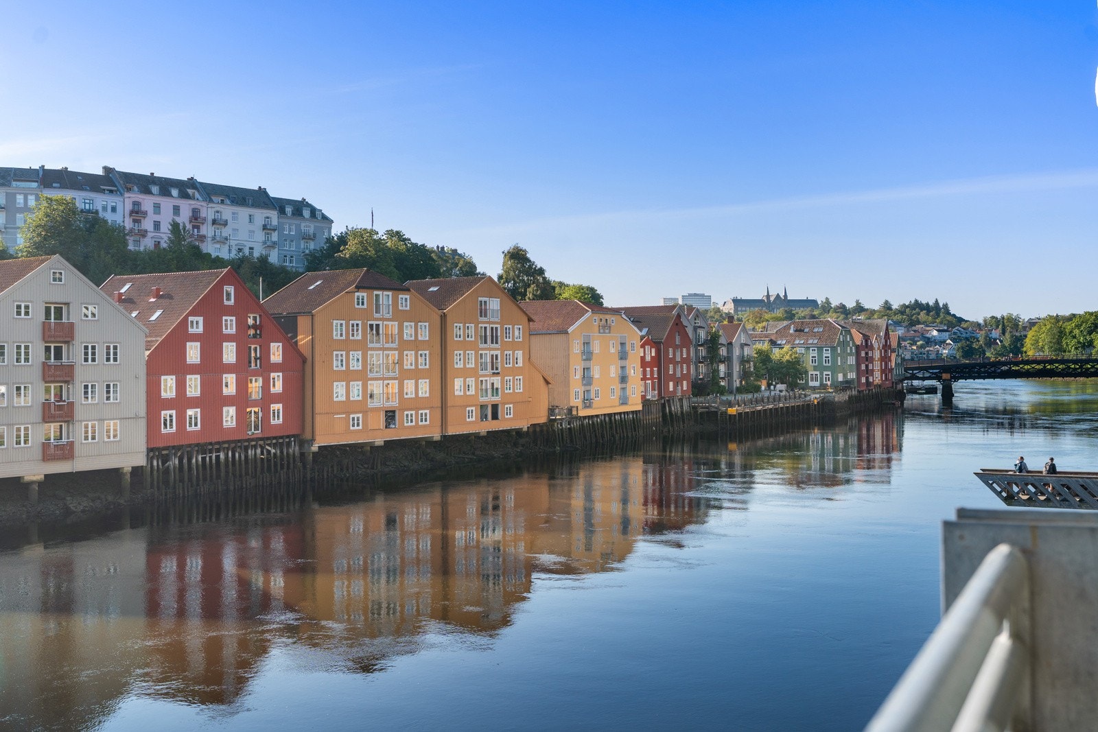 Flott utsikt fra balkongen som vender mot Nidelva. Galleribilde