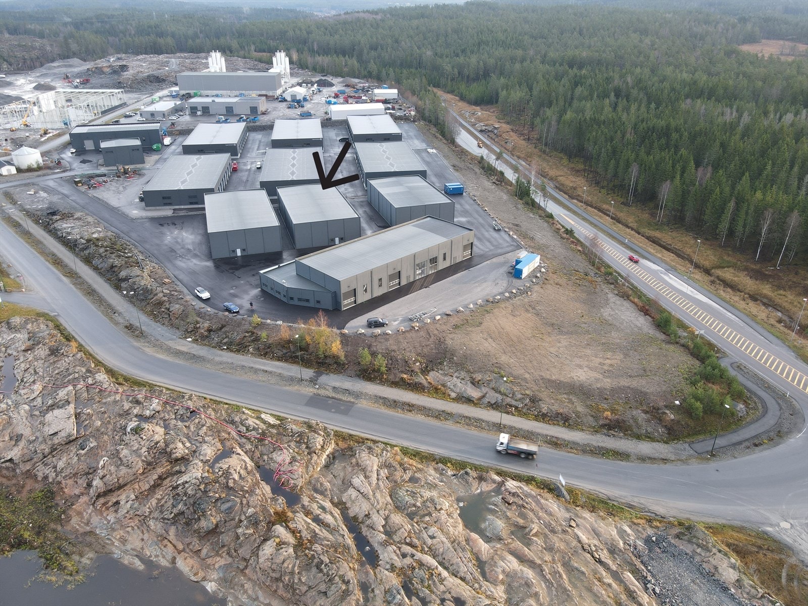 400 kvm av nyoppført næringsbygg sentralt på Moss og Våler Næringspark til leie. Kjøreport og god takhøyde. Galleribilde