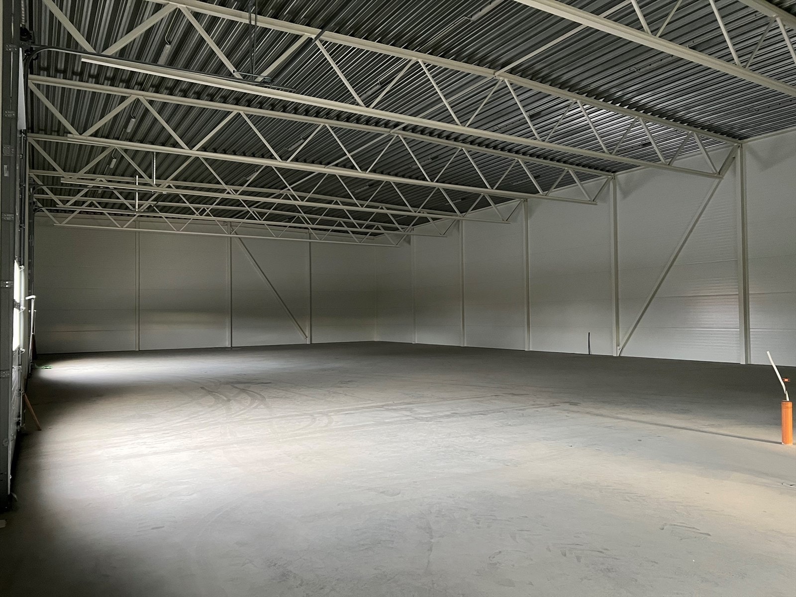 Det vil bli satt opp en skillevegg som avgrenser lokale. Galleribilde