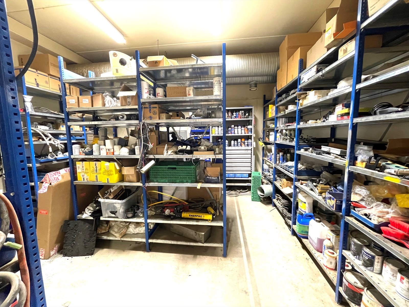 Plukklager under kontormessanin. Galleribilde