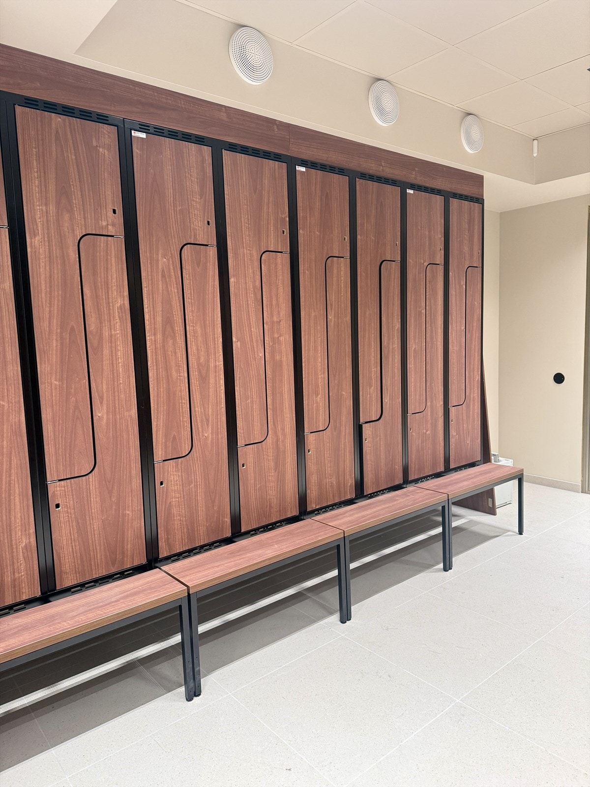 Felles garderobe Galleribilde