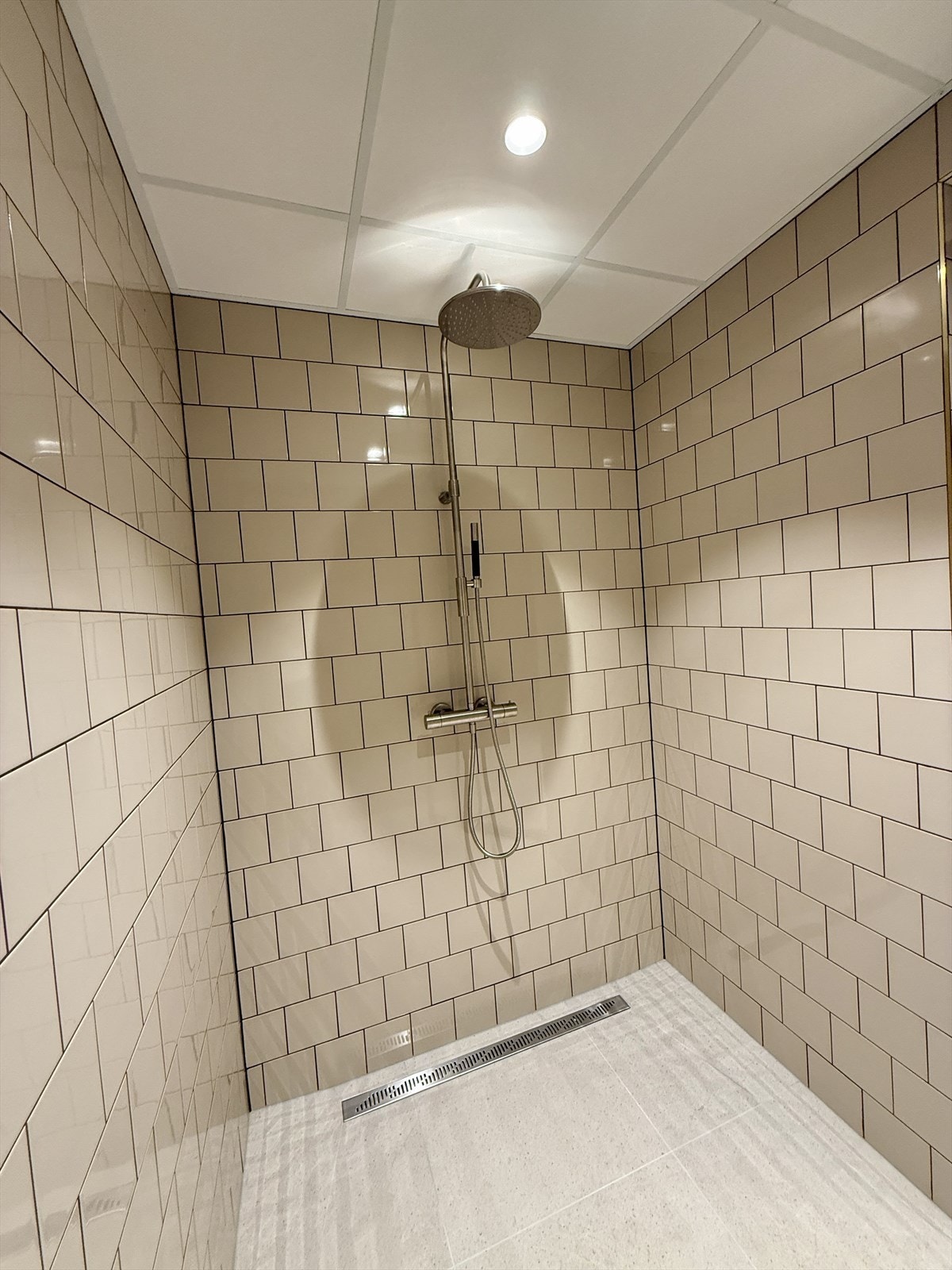 Felles garderobe Galleribilde