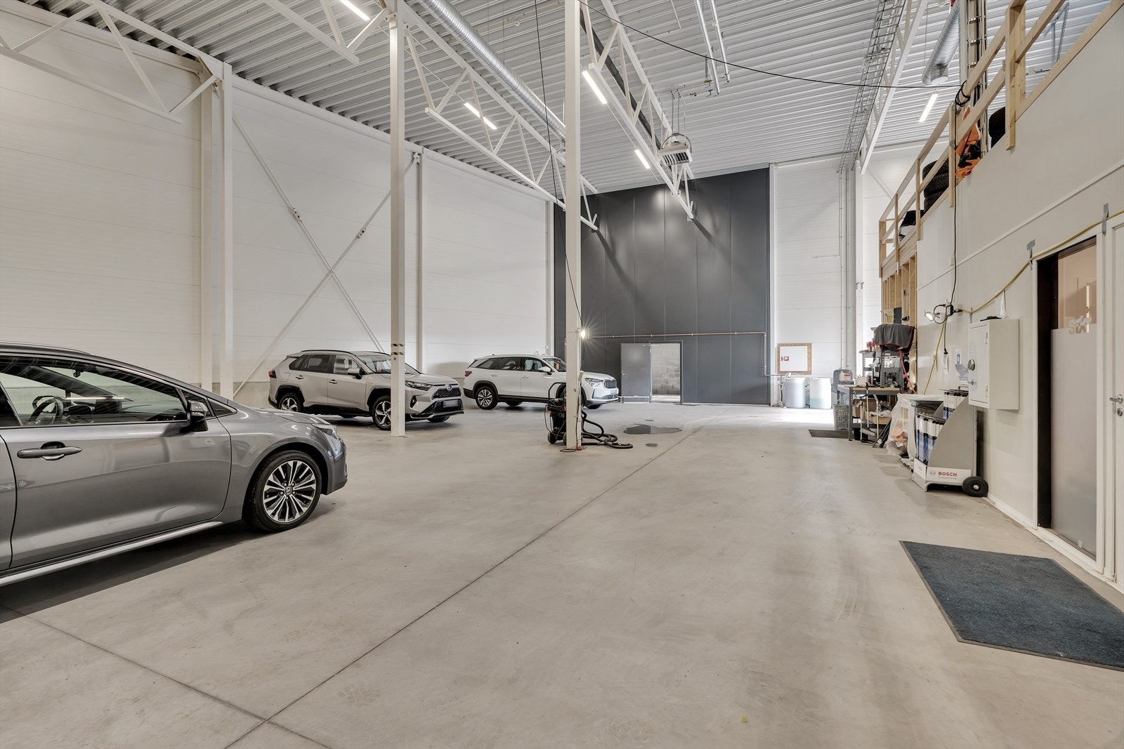 Verkstedhall/ klargjøringshall Galleribilde