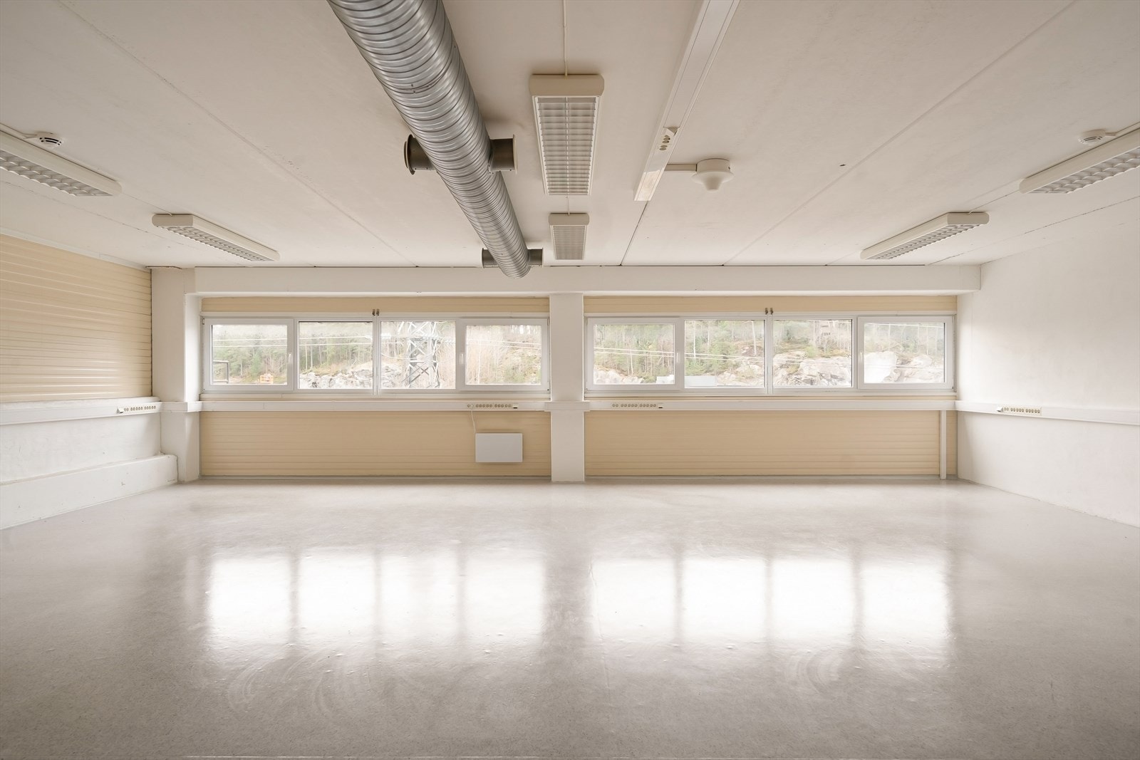 Lyse kontor/showroom arealer som kan tilpasses Galleribilde