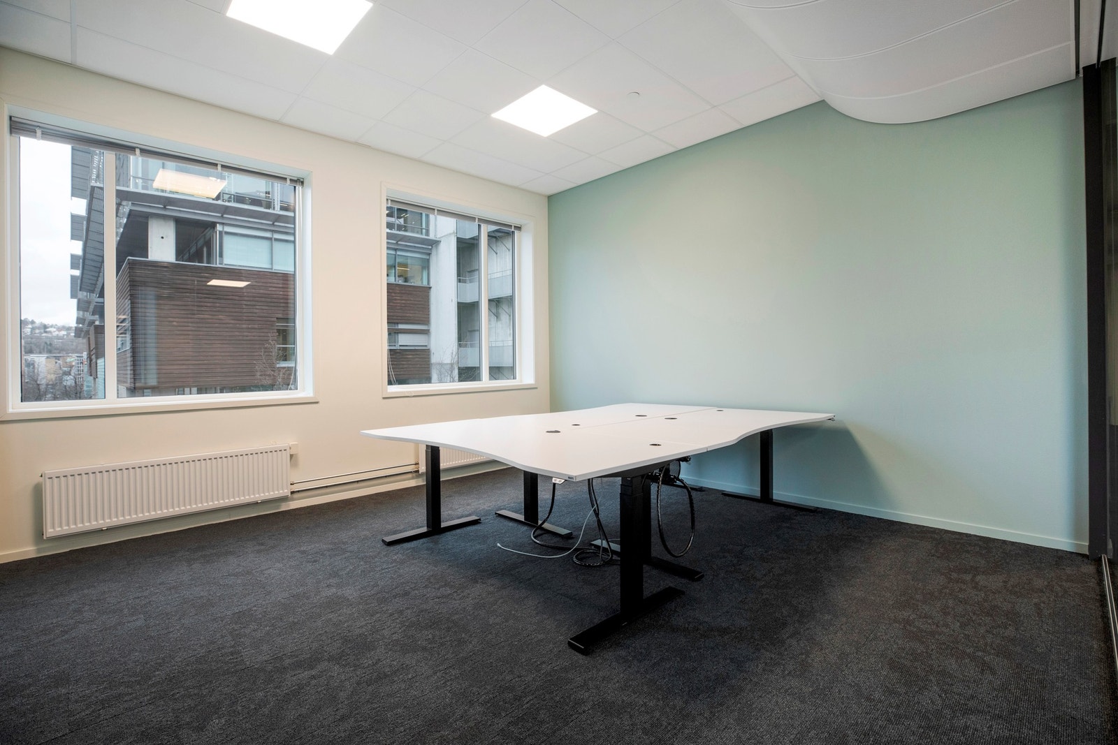 Lokalet er i dag inndelt i celle-kontor, tre møterom. Galleribilde