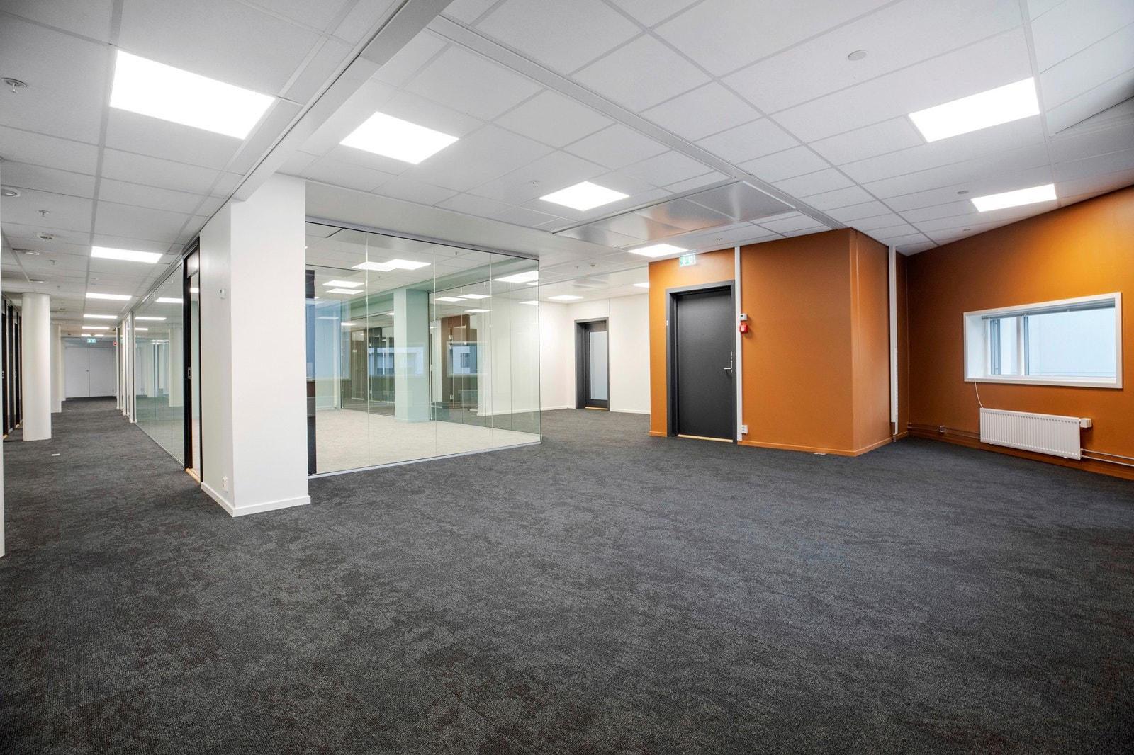 Lokalet er i dag inndelt i celle-kontor, tre møterom. Galleribilde