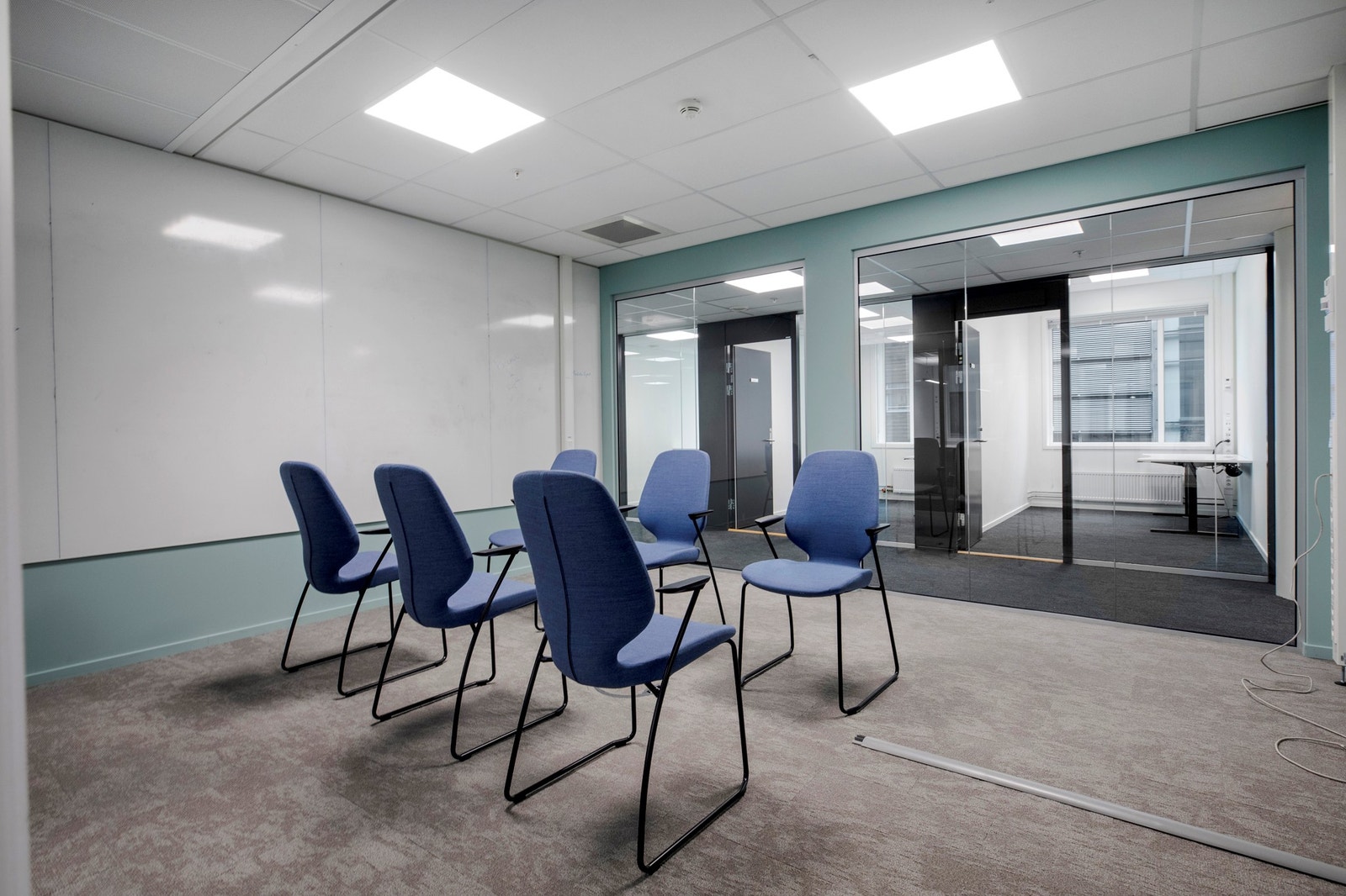 Lokalet er i dag inndelt i celle-kontor, tre møterom. Galleribilde