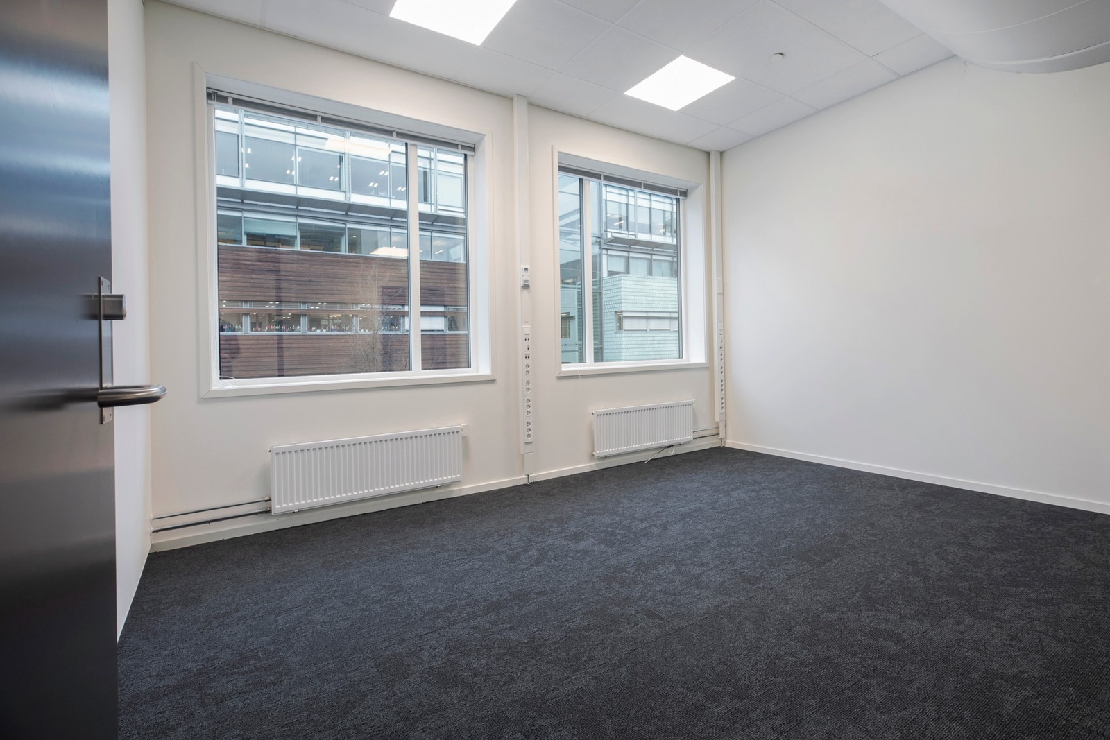 Lokalet er i dag inndelt i celle-kontor, tre møterom. Galleribilde