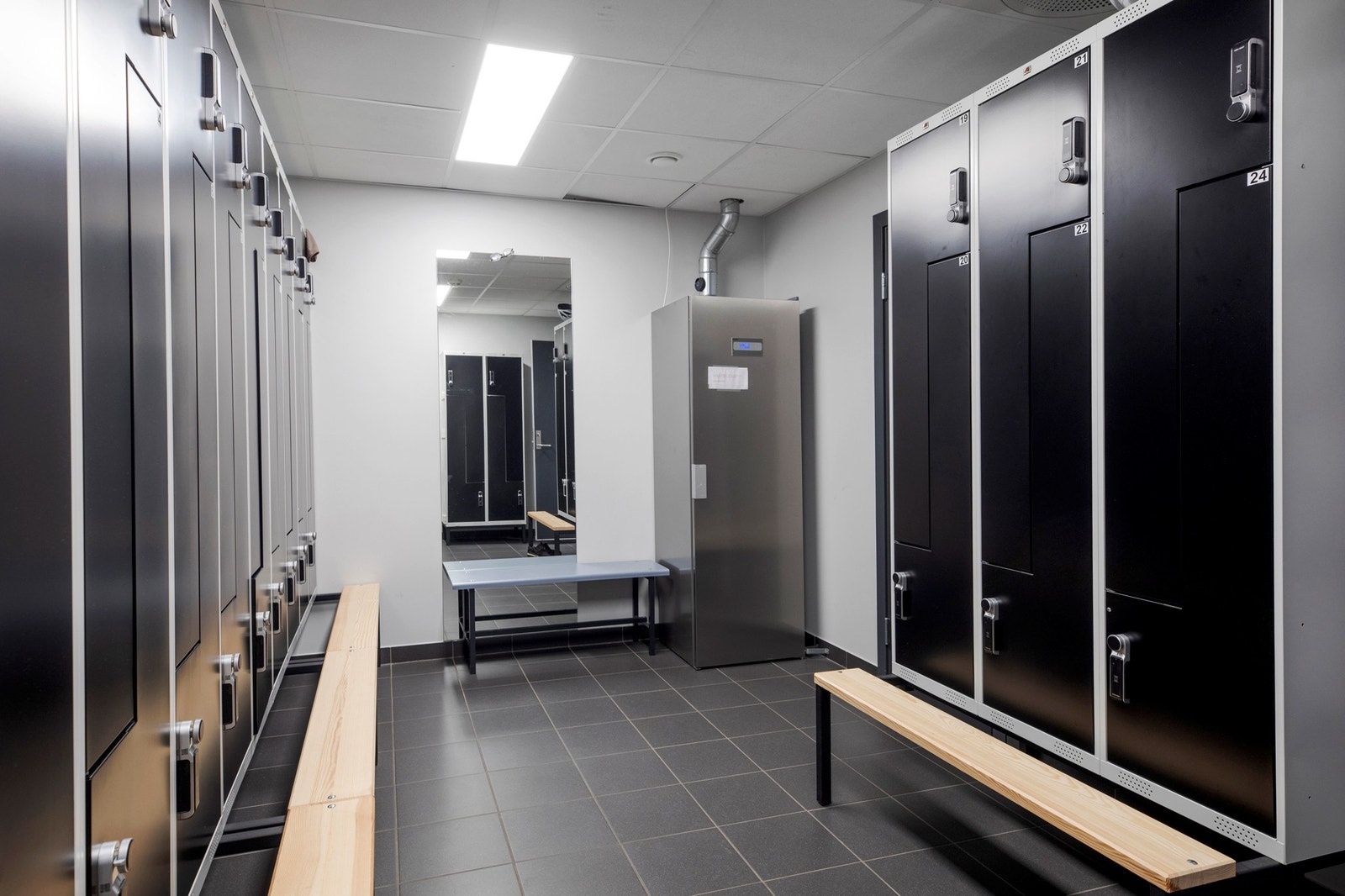 Dusj & garderobe i kjeller. Galleribilde