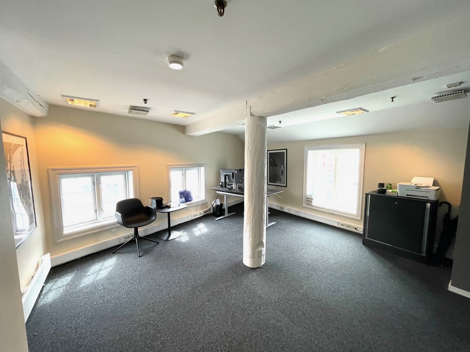 Hjørnekontor mot Fjordgata med utsikt til Ravnkloa Galleribilde