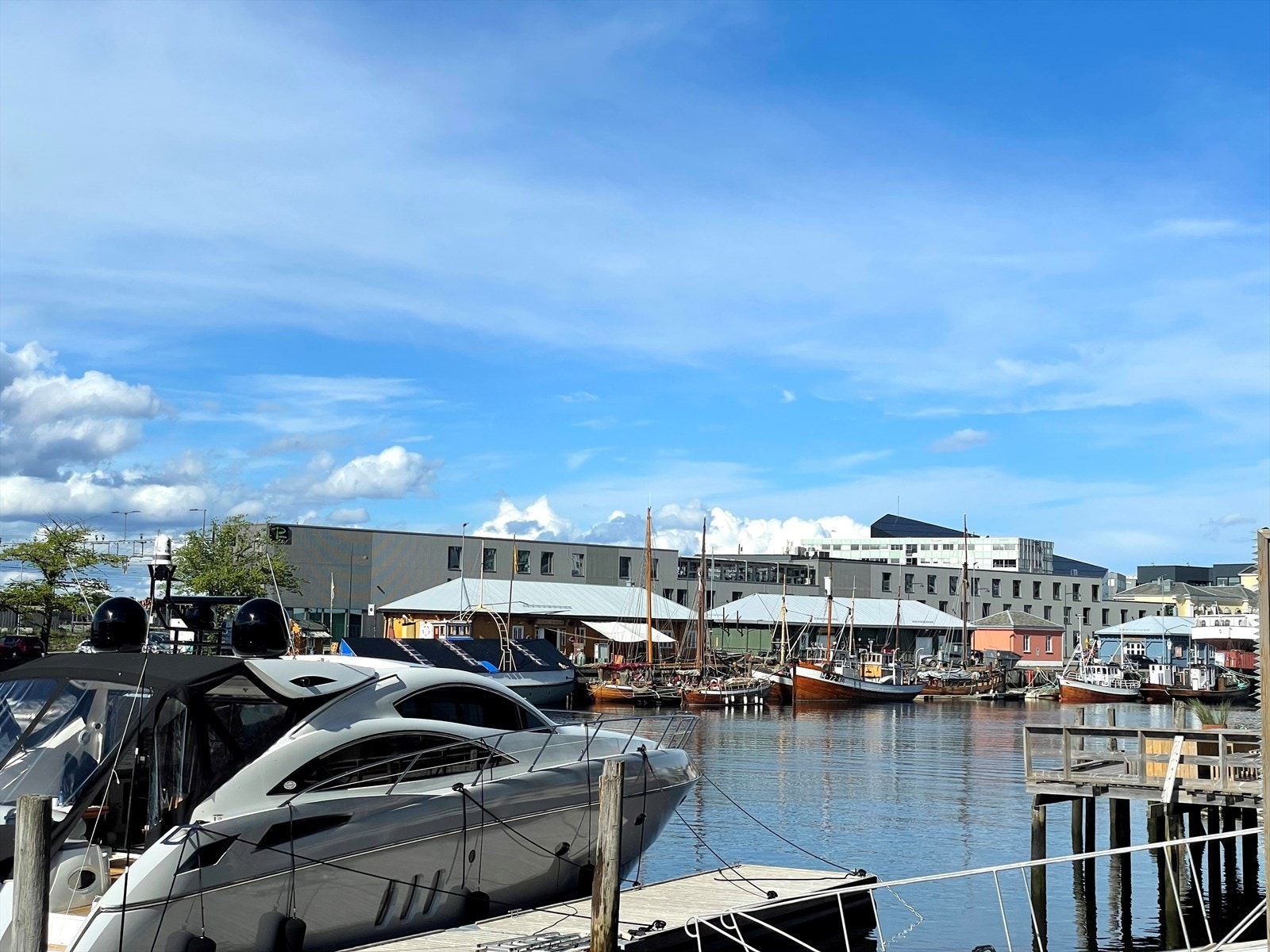 Mot Brattøra. Galleribilde