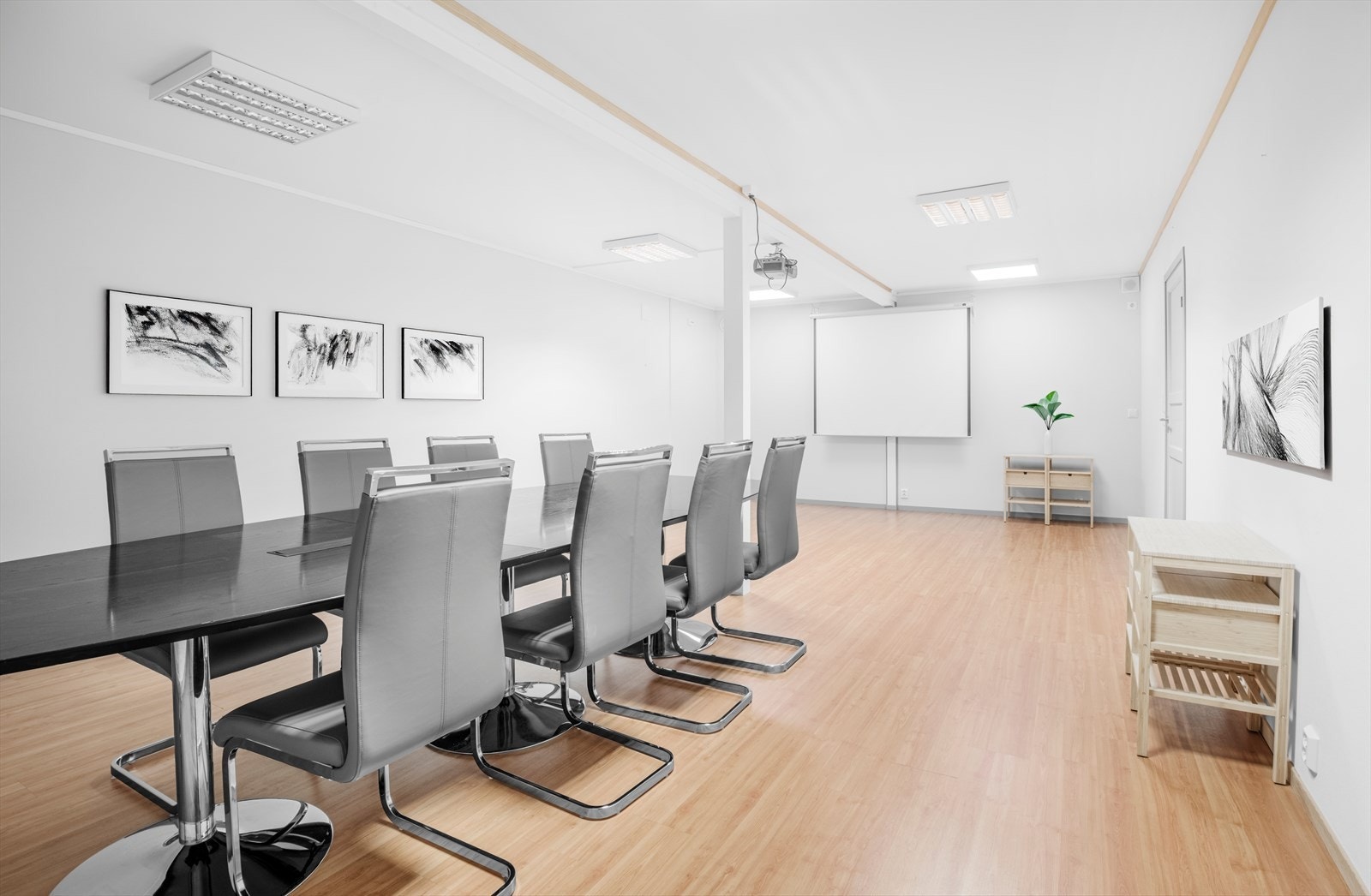 Styrerom med prosjektor Galleribilde