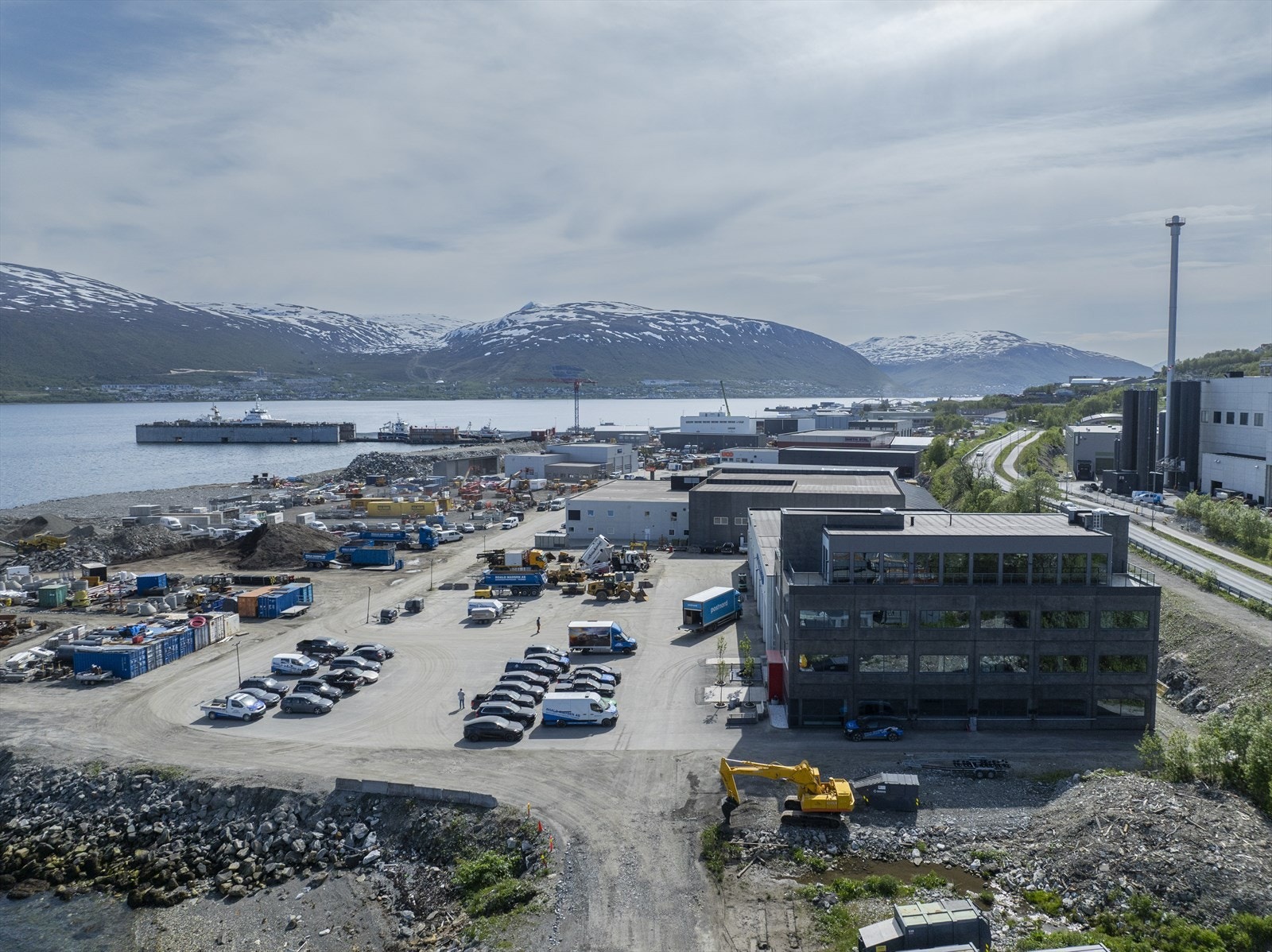 Ringvegen 133 ligger like nord for Tromsø Skipsverft og på nedsiden av Remiks Galleribilde