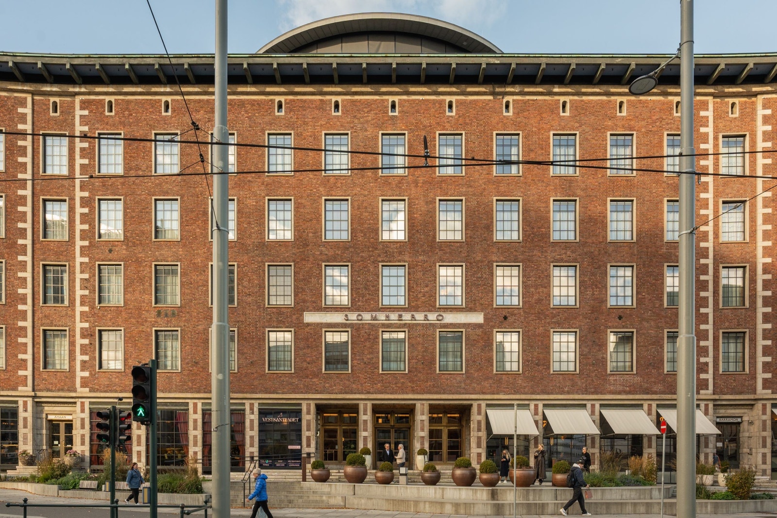 Sommerro, Solli Plass Galleribilde