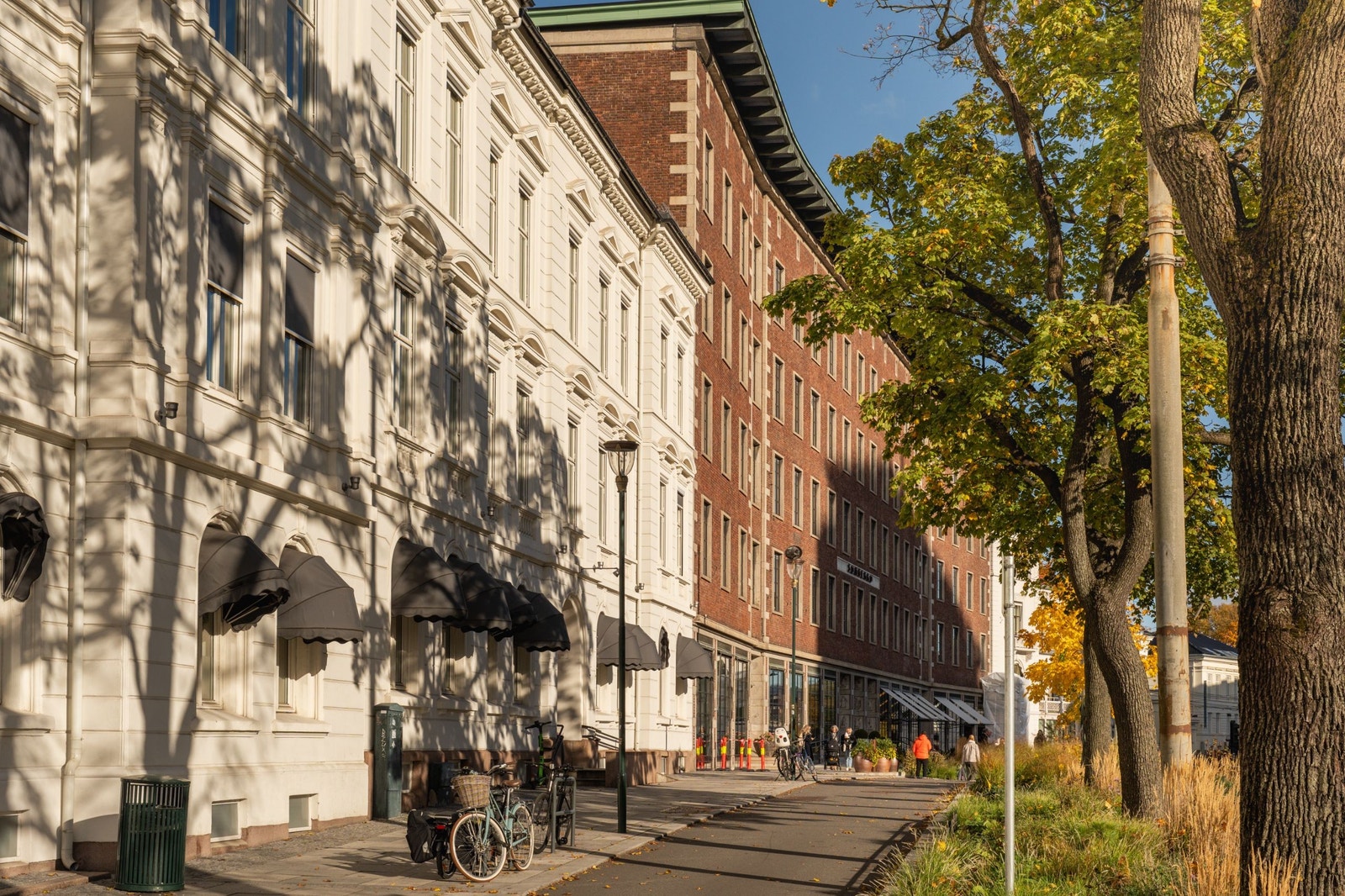 Sommerro, Solli Plass Galleribilde