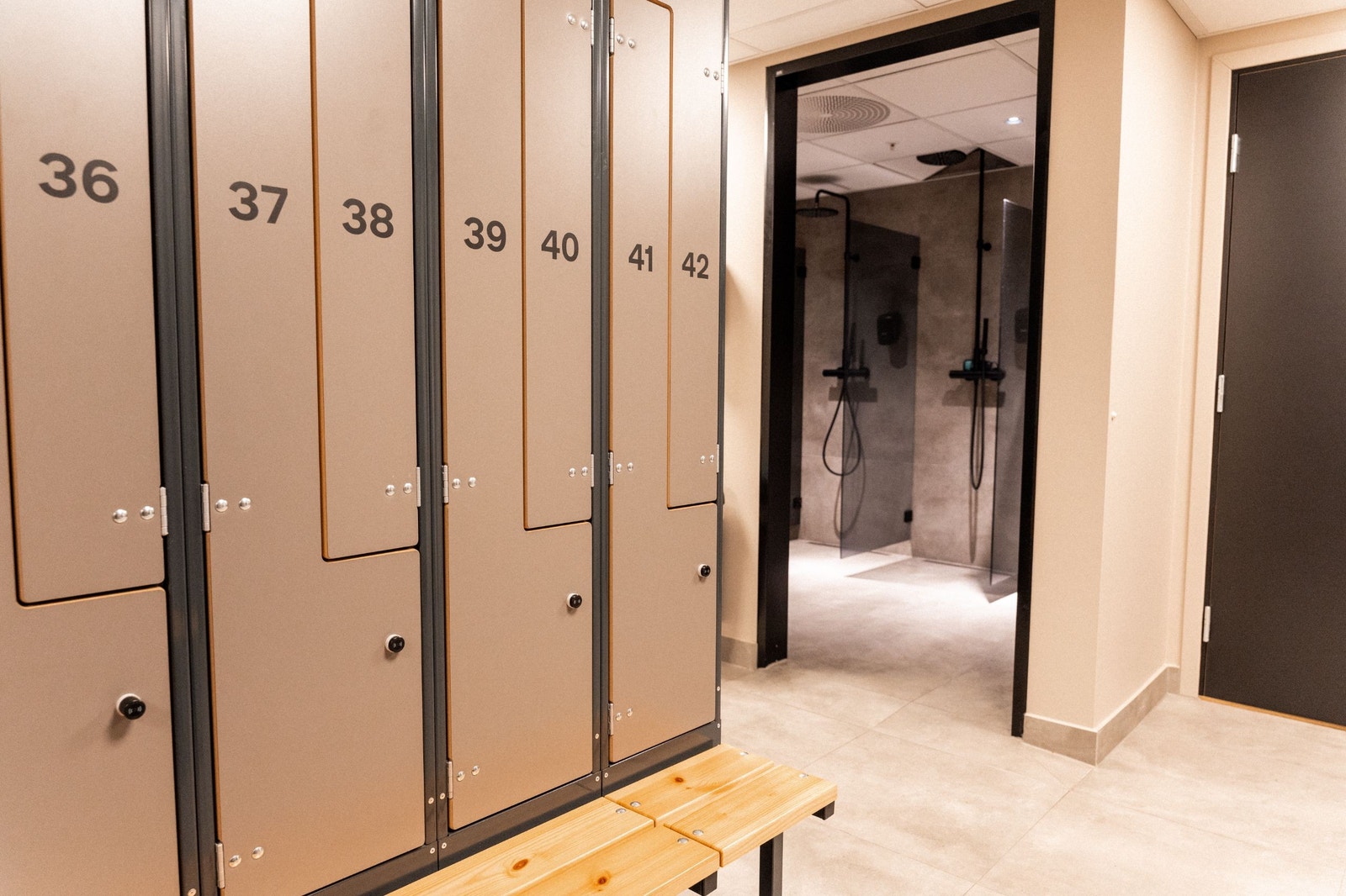 Dusj & Garderober med nøkkelkortlås Galleribilde