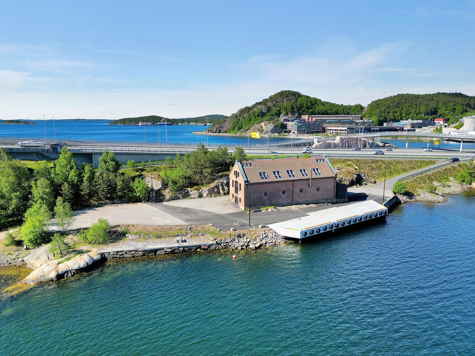 Unik eiendom med industrikai Galleribilde