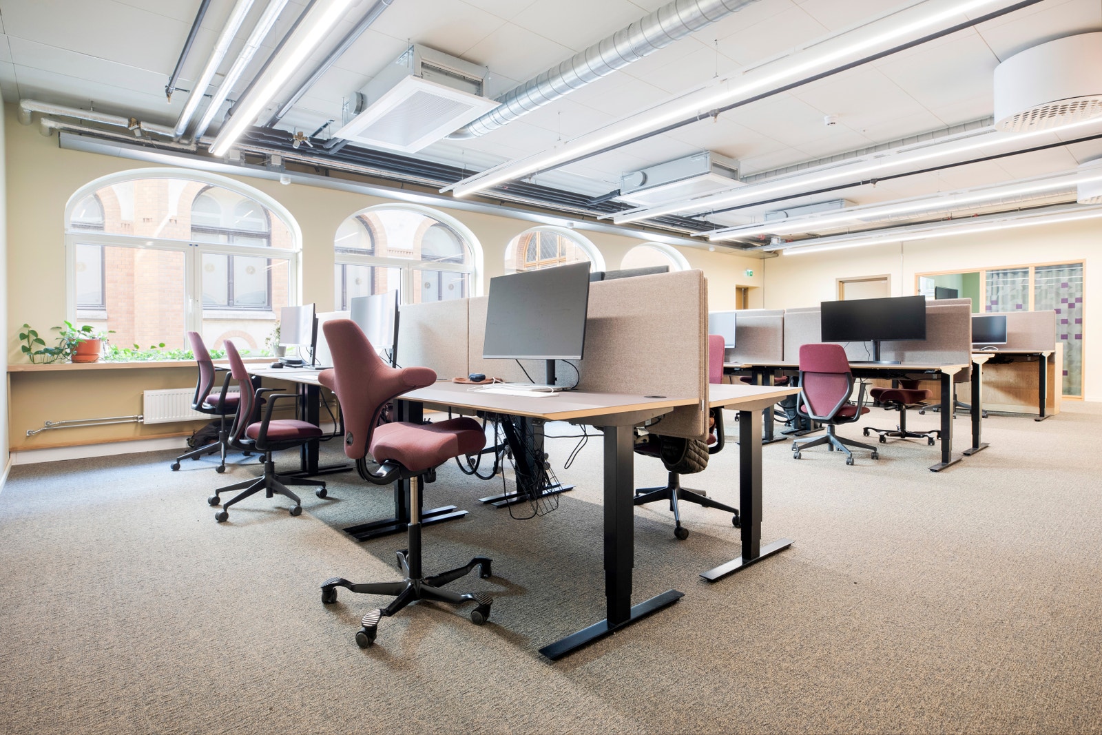 Moderne og lyse kontorarealer (eksempel på møblering) Galleribilde