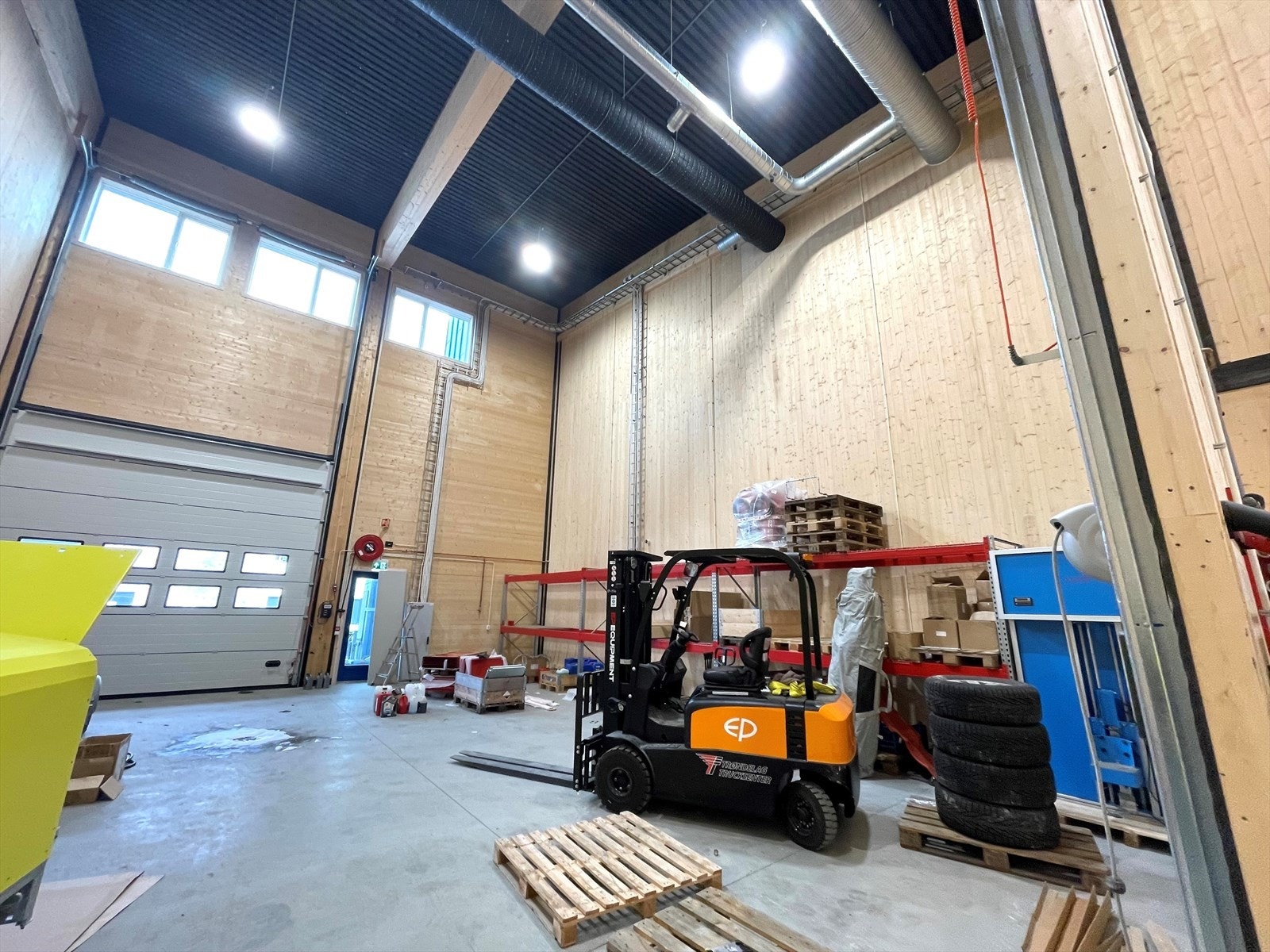 Høytlager med port. Galleribilde