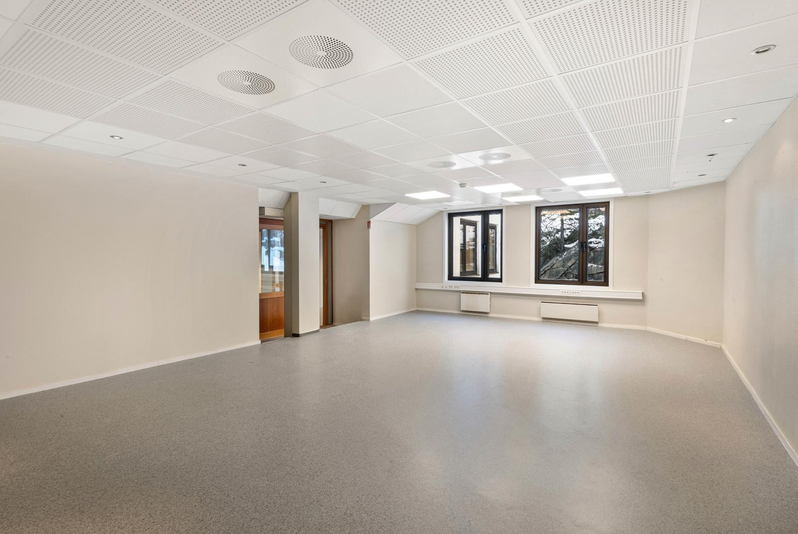 De store rommene kan naturligvis brukes til grupperom, møterom eller sal Galleribilde