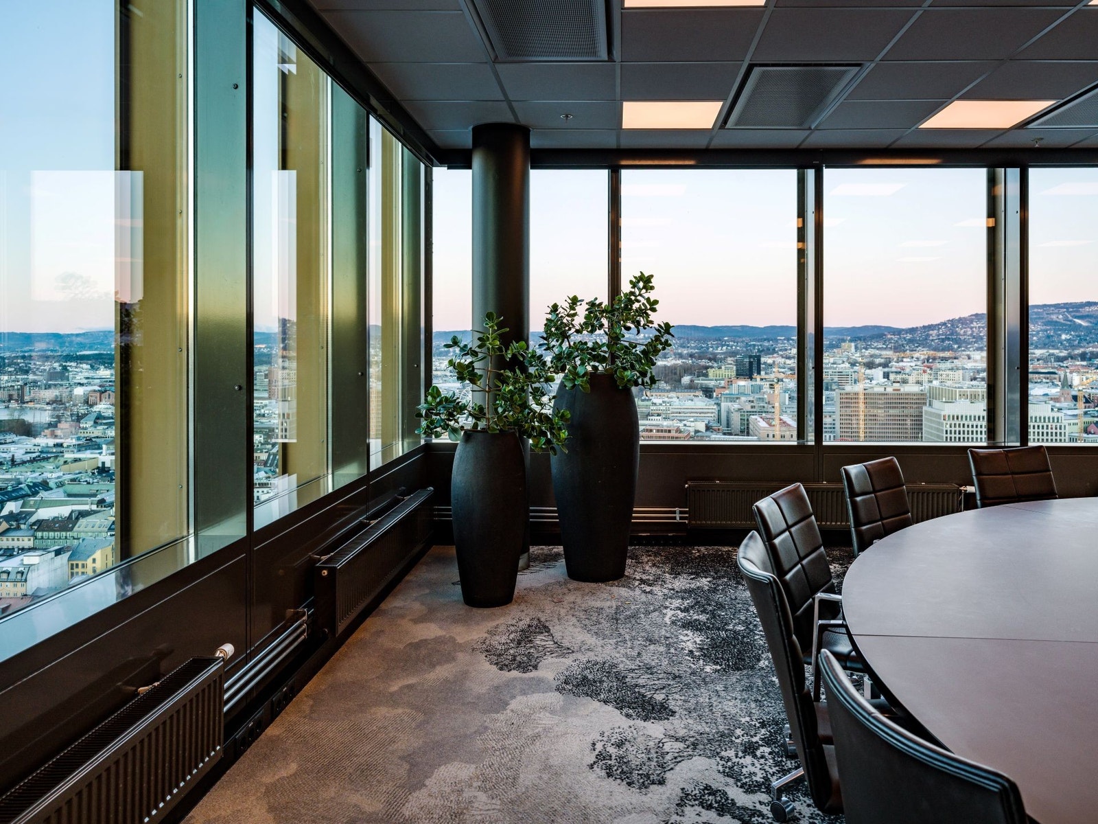 Utsikten fra Posthuset er helt uslåelig og strekker seg mot alle himmelretninger Galleribilde