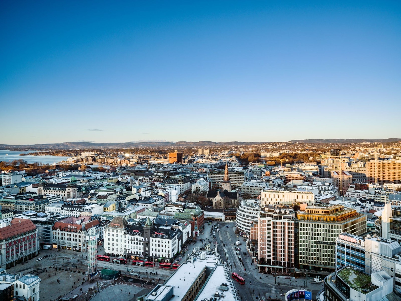Utsikten fra Posthuset er helt uslåelig og strekker seg mot alle himmelretninger Galleribilde