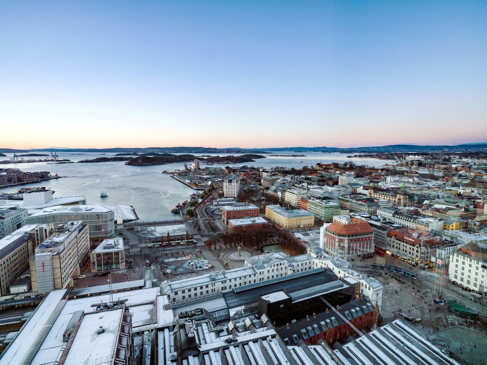 Utsikten fra Posthuset er helt uslåelig og strekker seg mot alle himmelretninger Galleribilde