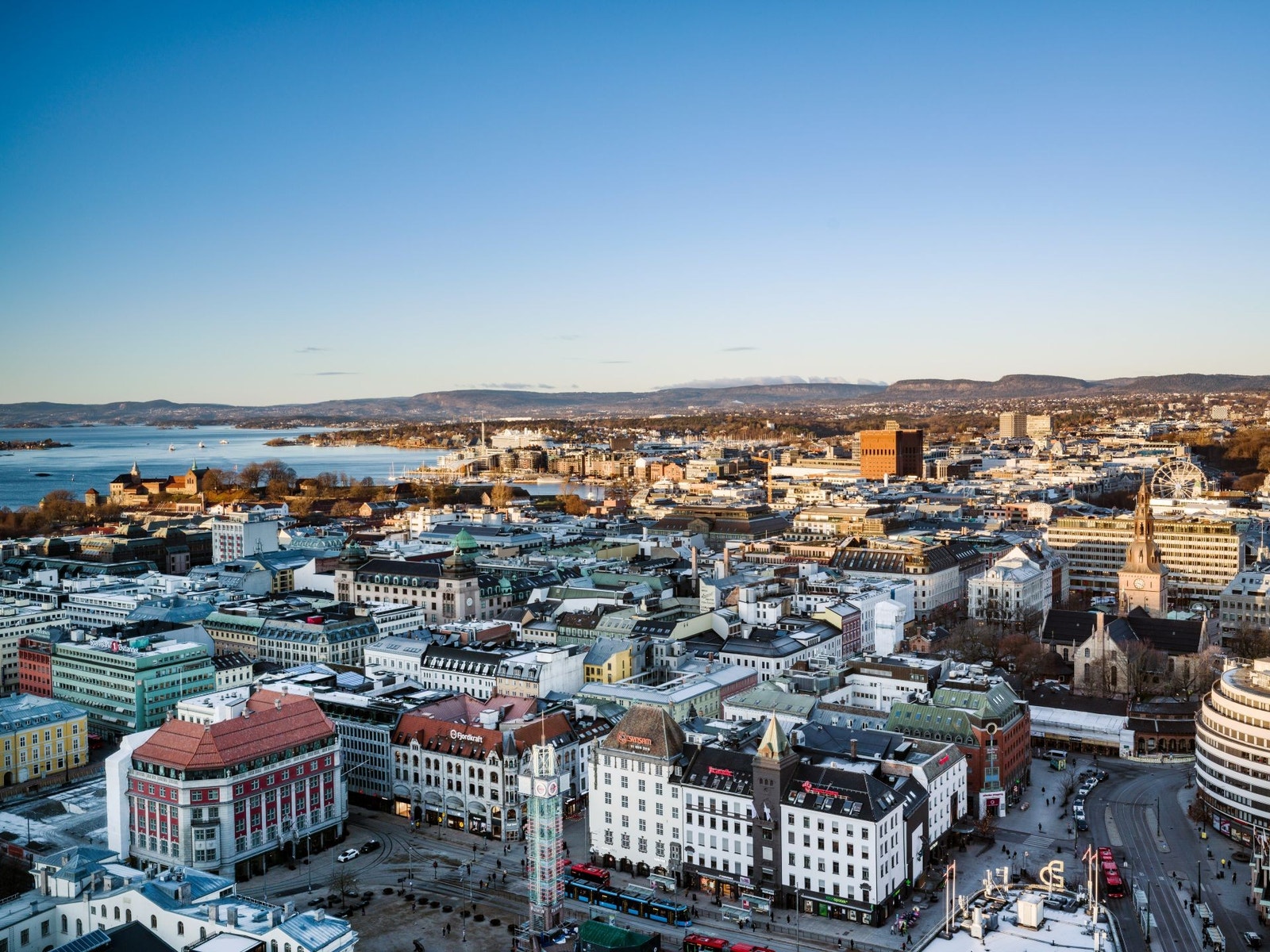 Utsikten fra Posthuset er helt uslåelig og strekker seg mot alle himmelretninger Galleribilde