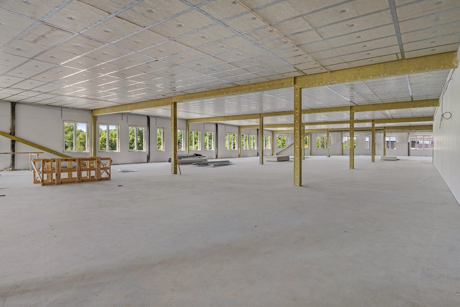 Ledige kontorlokaler i 3. etg. klare for innredning. BTA ca. 1270 m².