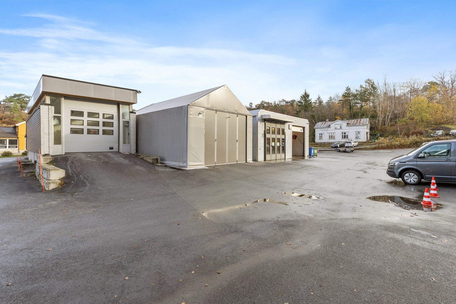 019_Verkstedhaller de to til venstre..jpg Galleribilde