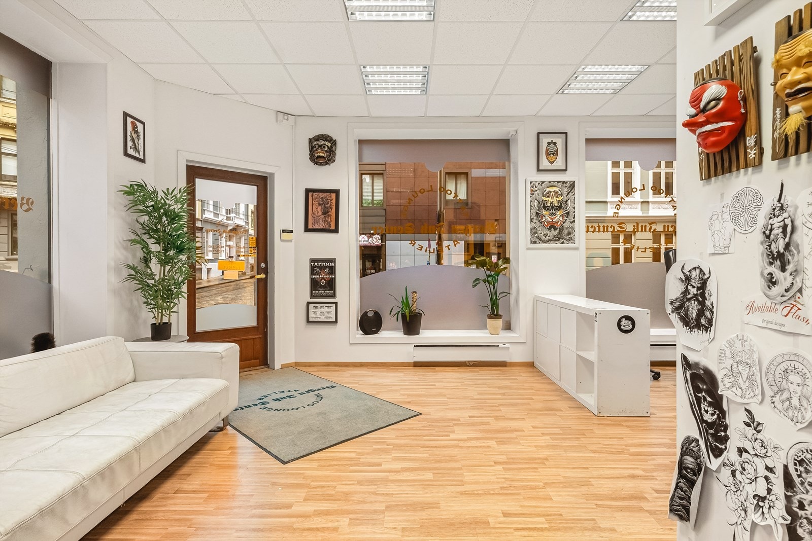 - Med denne beliggenheten har man umiddelbar nærhet til bl.a. butikk, kollektivtilbud og Torgallmenningen - Galleribilde