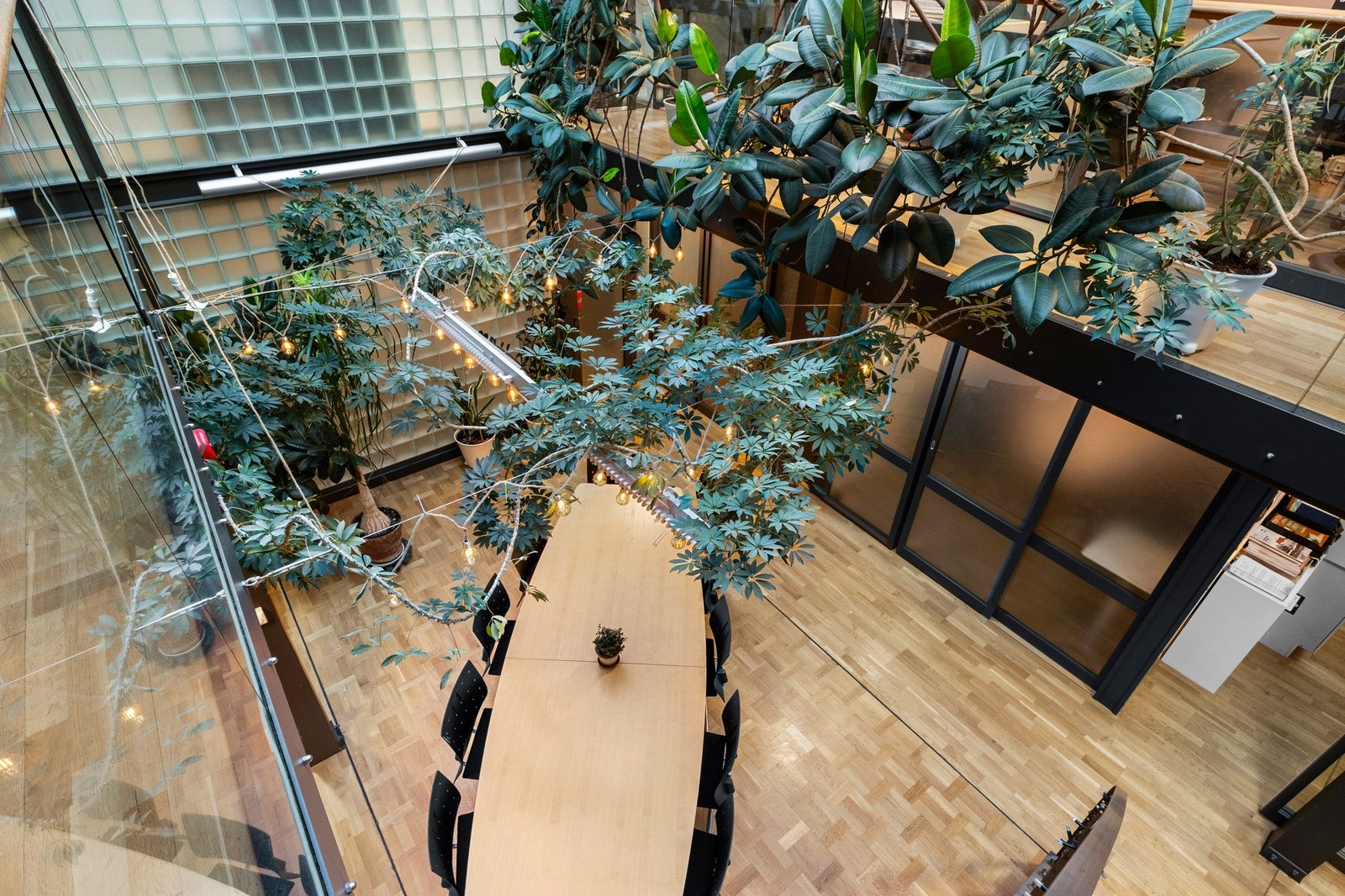 Fra 4. etasje ned til 3. etasje. Galleribilde