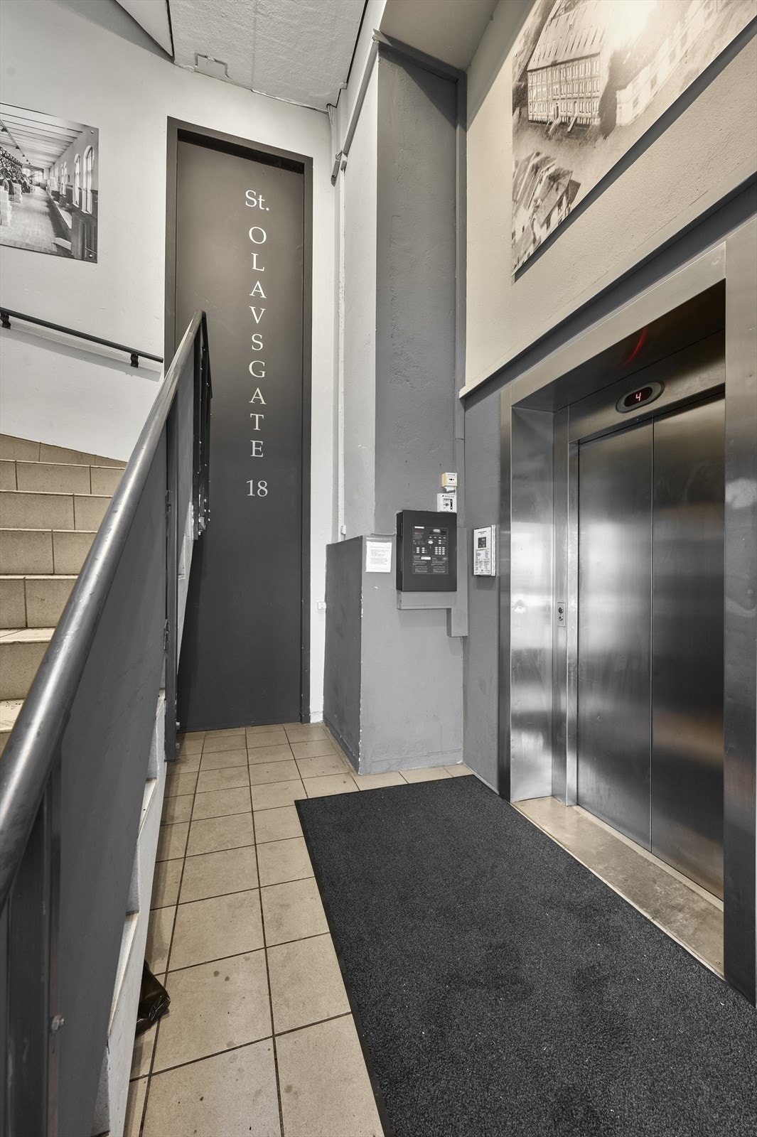 Felles inngangsparti med heis til leiligheten Galleribilde