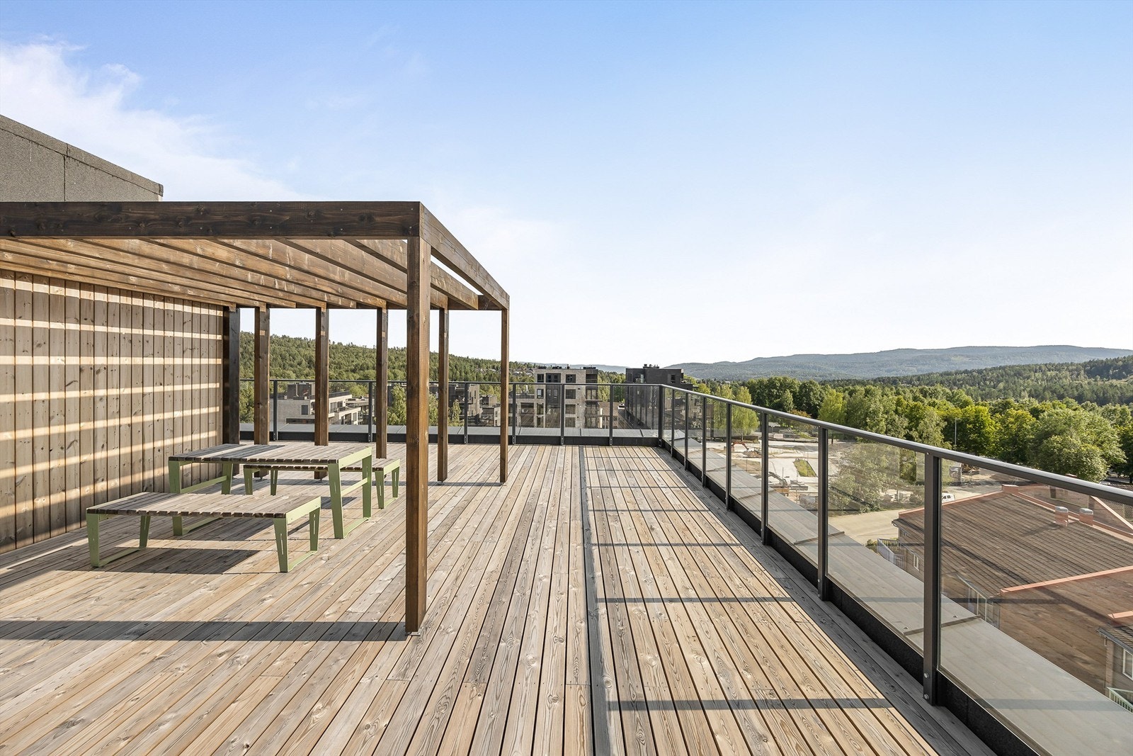 Felles takterrasse med sosial sone og fritt utsyn over nærområdet. Galleribilde