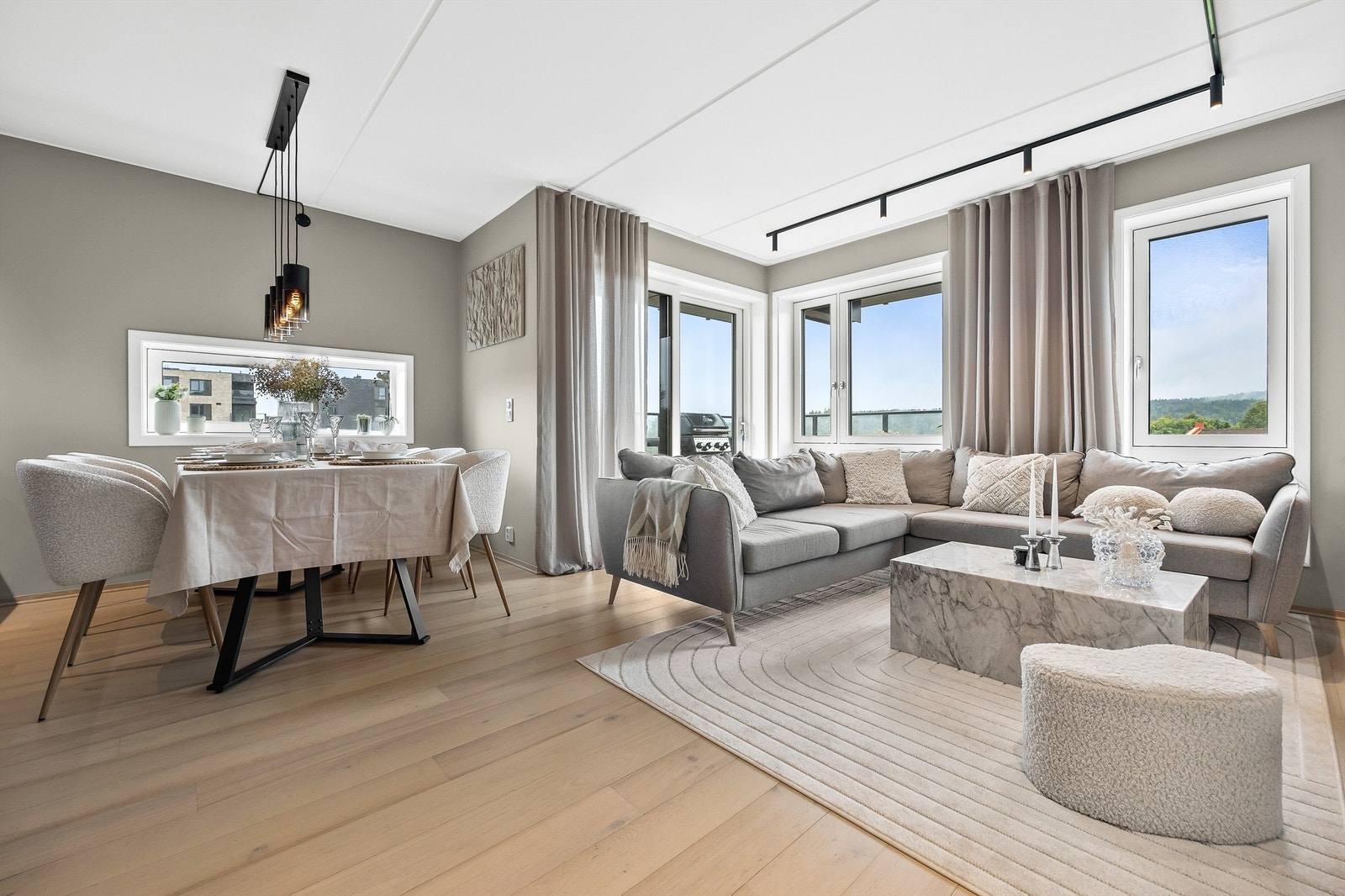 Dette er en særdeles pen leilighet med høy standard, 2 soverom, vannbåren varme og hjørneveranda med utsikt. Foto: Stine Prøitz Jørgensen Galleribilde