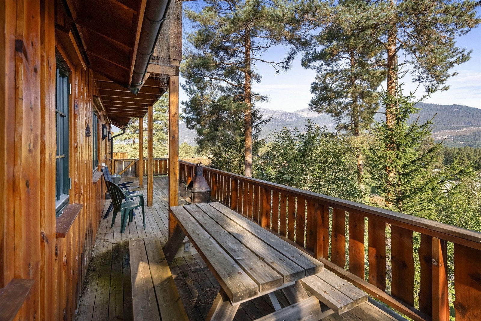 Sommerstid kan man nyte solen i rolige omgivelser Galleribilde