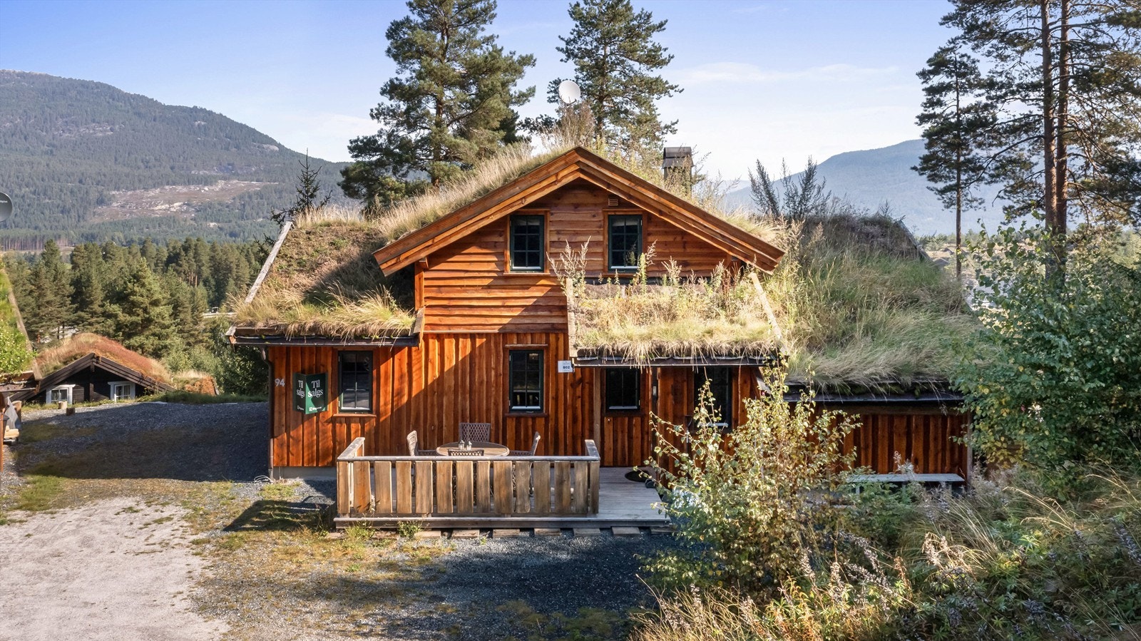 Gode parkeringsmuligheter på gruset gårdsplass Galleribilde