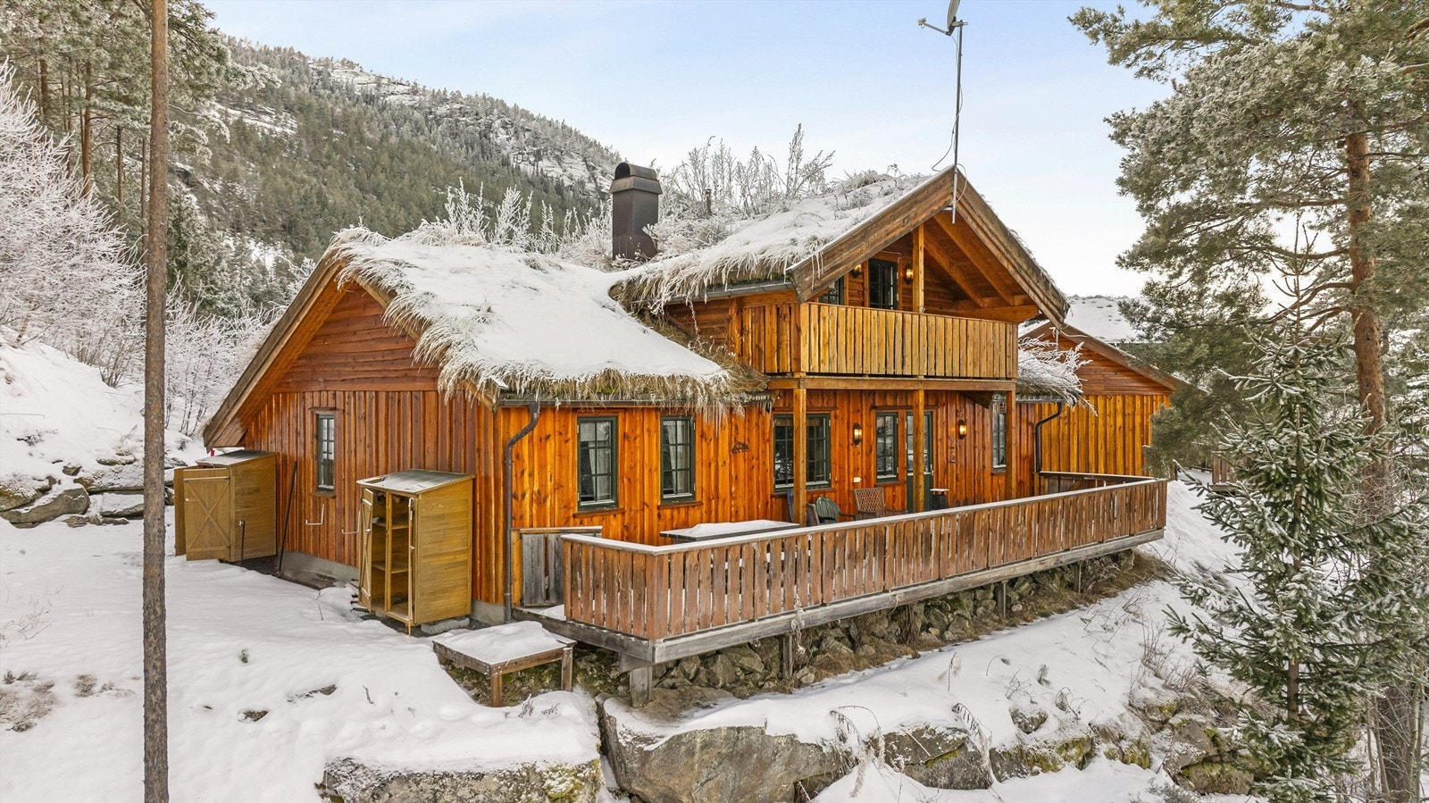 Hytten ligger innerst i en blindvei og med usjenert uteplass. Galleribilde