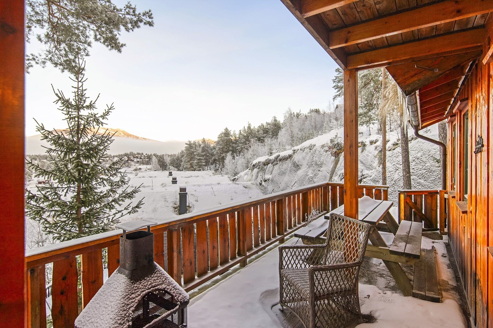 Utsyn utover fjell og anlegget -ski in/ski out Galleribilde