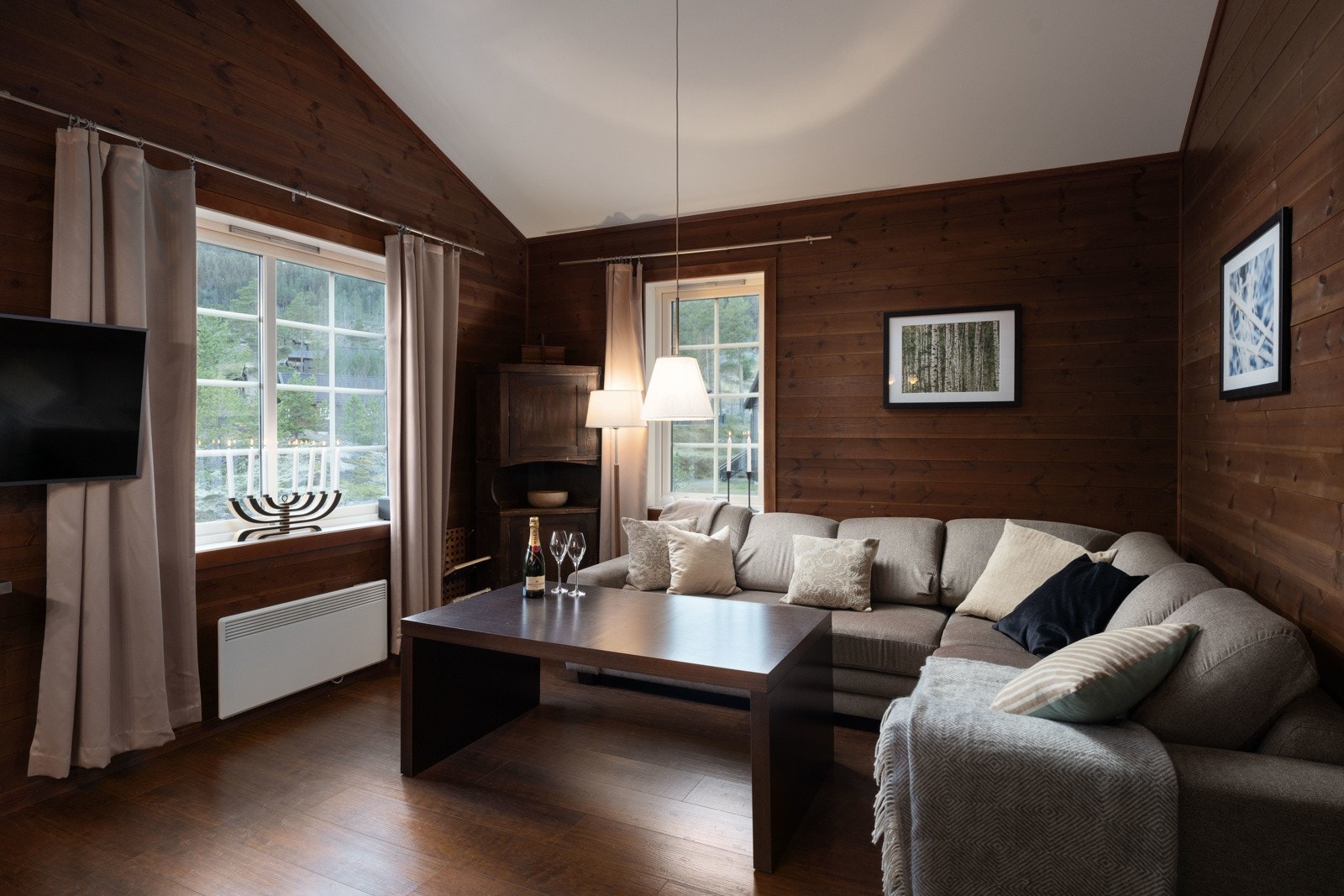 Koselig stue som gir skikkelig hyttefølelse Galleribilde