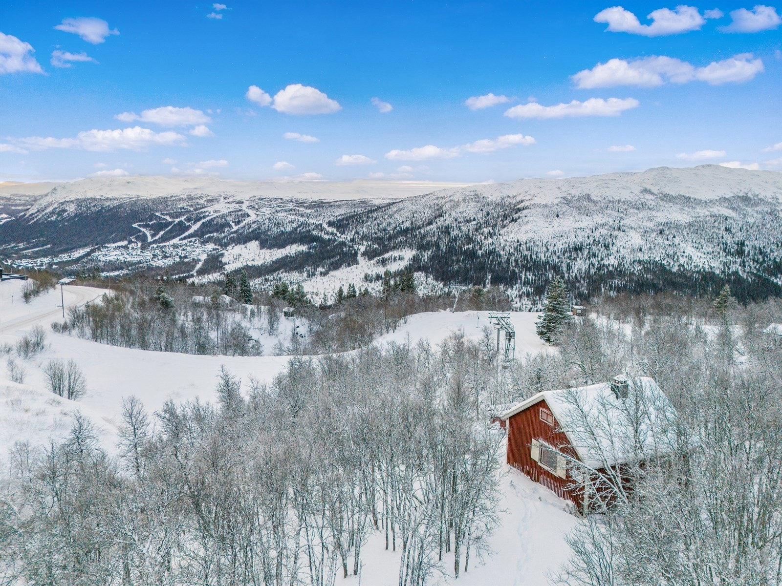 Ski-in/ski-out for både langrenn og alpin - Utsikt mot Uvdal Alpin Galleribilde